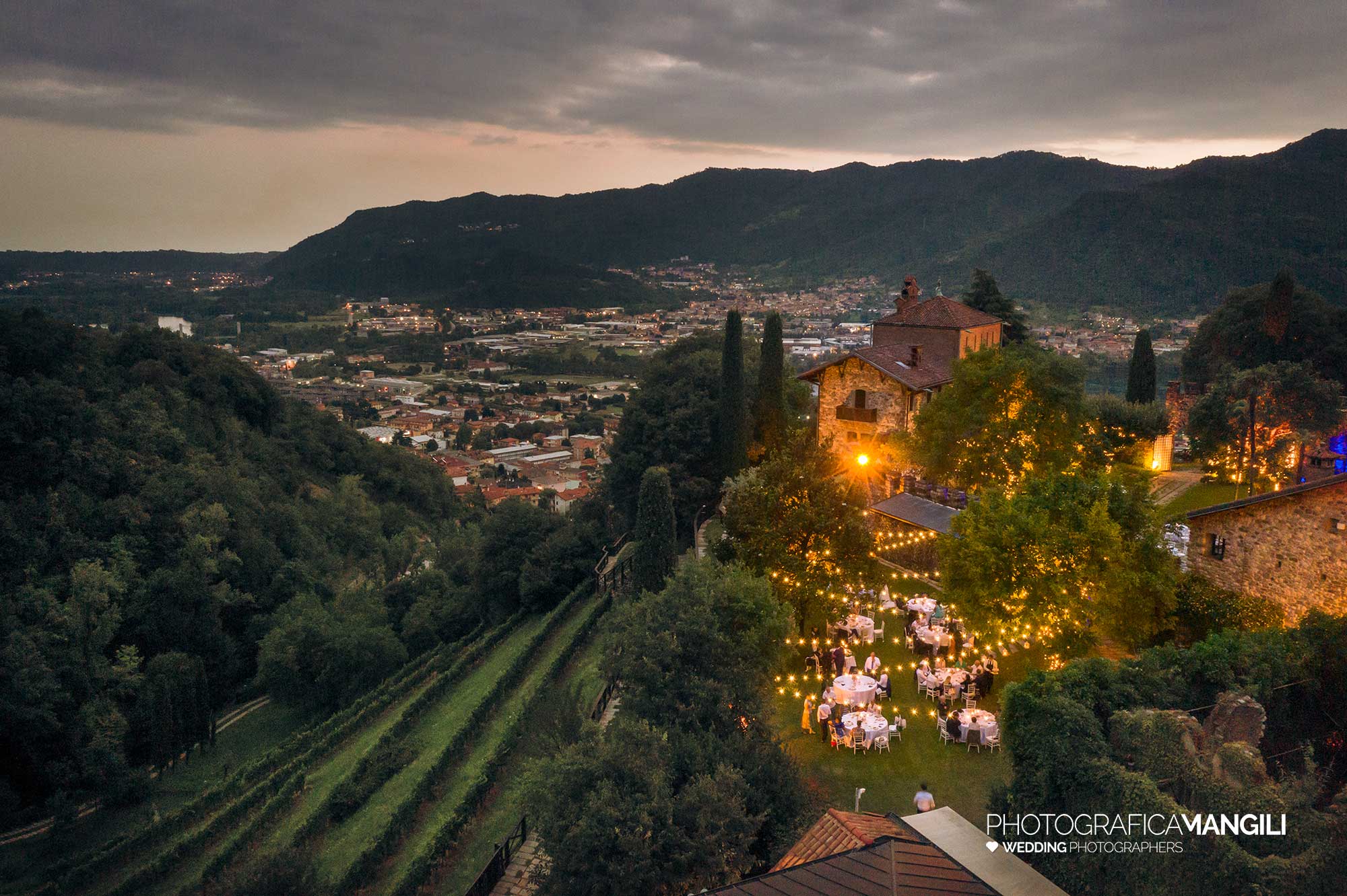 053b fotografo matrimoni lecco castello rossino drone panoramica sera 053b fotografo matrimoni lecco castello rossino drone panoramica sera