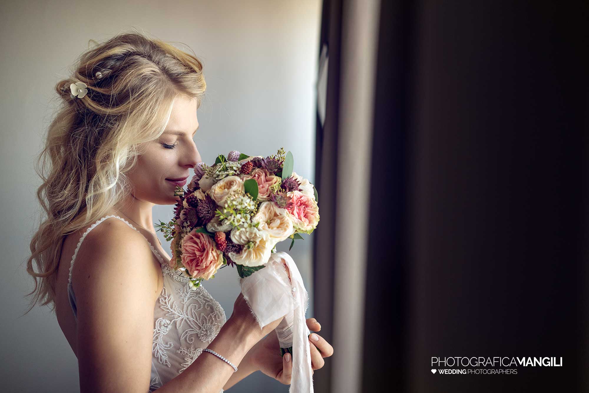 012 fotografo matrimonio wedding preparativi sposa bouquet lago di gard 012 fotografo matrimonio wedding preparativi sposa bouquet lago di gard