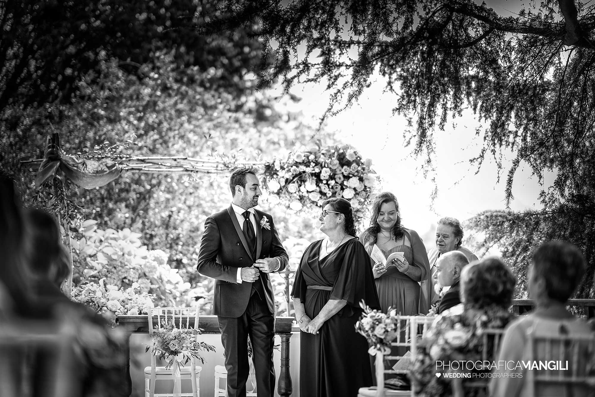 016 foto matrimonio reportage mamma sposo bianco nero lecco castello rossino 016 foto matrimonio reportage mamma sposo bianco nero lecco castello rossino