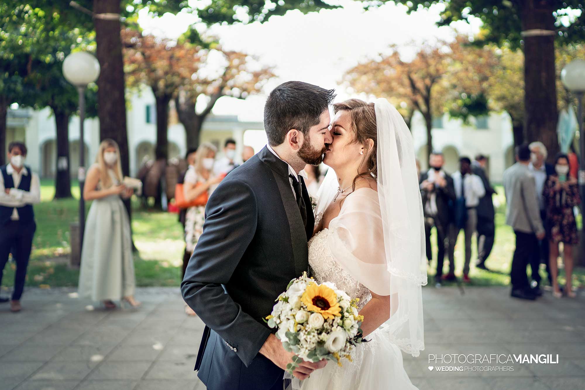 021 foto matrimonio reportage uscita sposi chiesa stezzano bergamo 021 foto matrimonio reportage uscita sposi chiesa stezzano bergamo