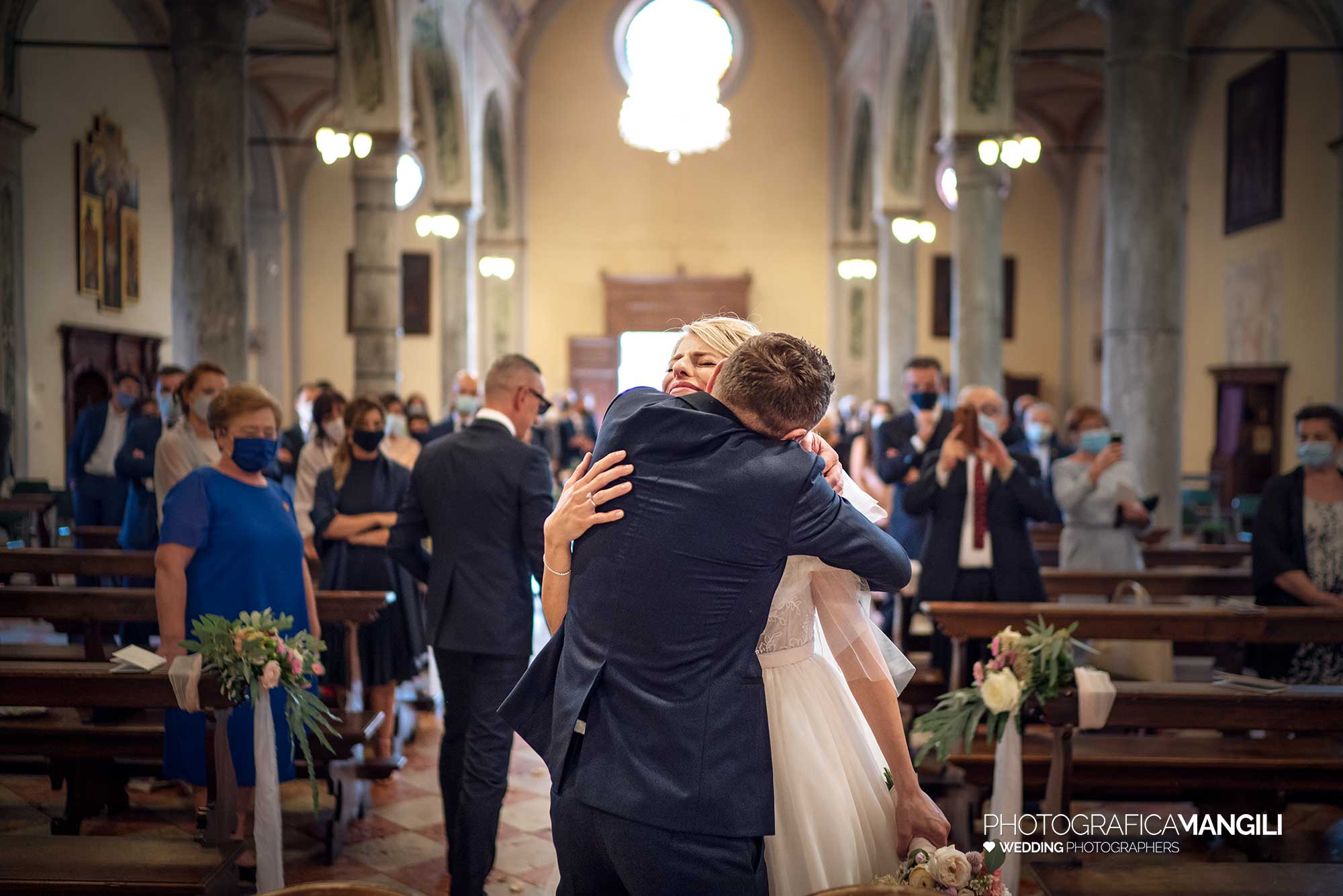 021 fotografo matrimonio wedding ingresso sposa chiesa lago di garda 021 fotografo matrimonio wedding ingresso sposa chiesa lago di garda