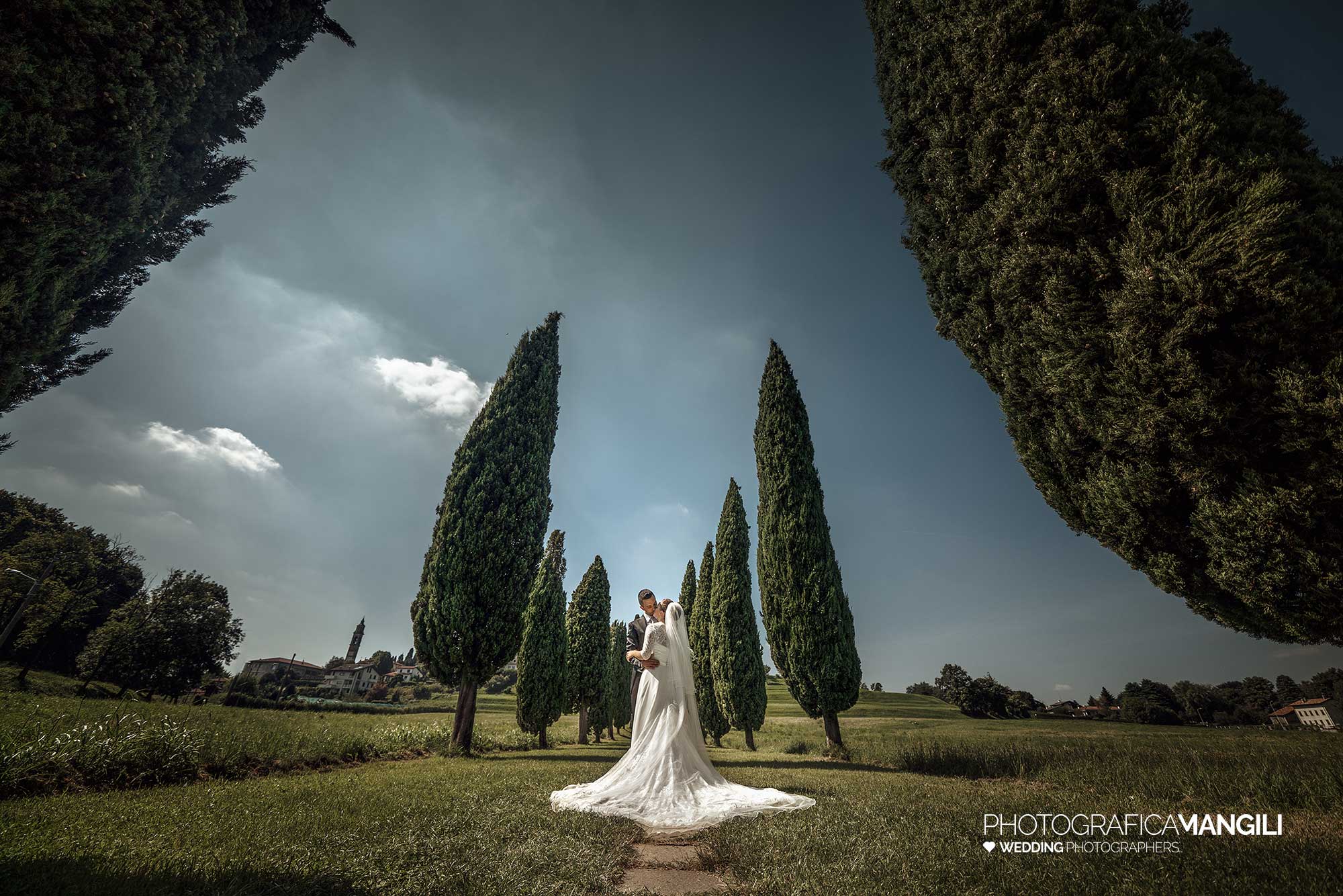 025 fotografo matrimonio wedding ritratto sposi antico borgo della madonnina lecco 025 fotografo matrimonio wedding ritratto sposi antico borgo della madonnina lecco