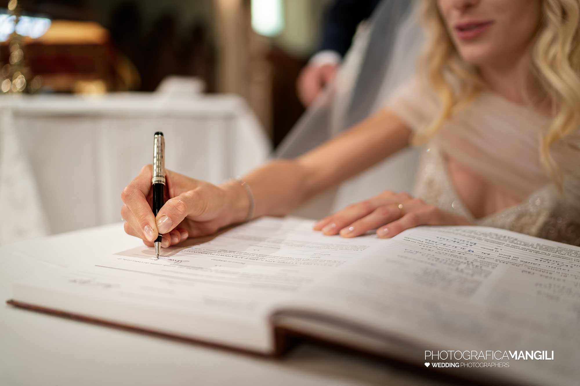 027 fotografo matrimonio wedding sposi firme chiesa lago di garda 027 fotografo matrimonio wedding sposi firme chiesa lago di garda