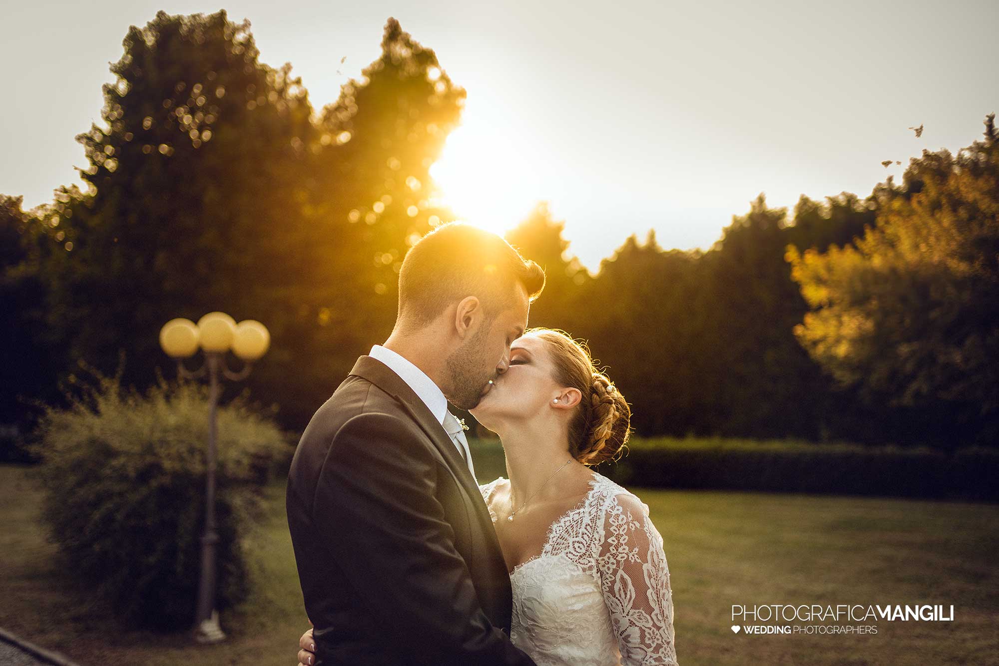 032 fotografo matrimonio wedding ritratto sposi tramonto antico borgo della madonnina lecco 032 fotografo matrimonio wedding ritratto sposi tramonto antico borgo della madonnina lecco