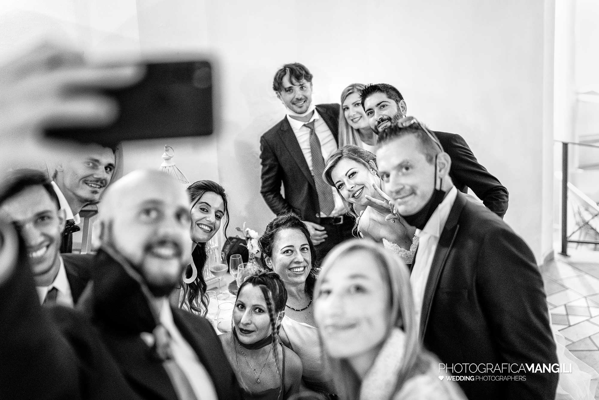 033 foto matrimonio reportage wedding selfie amici sposi gandosso bergamo il fontanile 033 foto matrimonio reportage wedding selfie amici sposi gandosso bergamo il fontanile