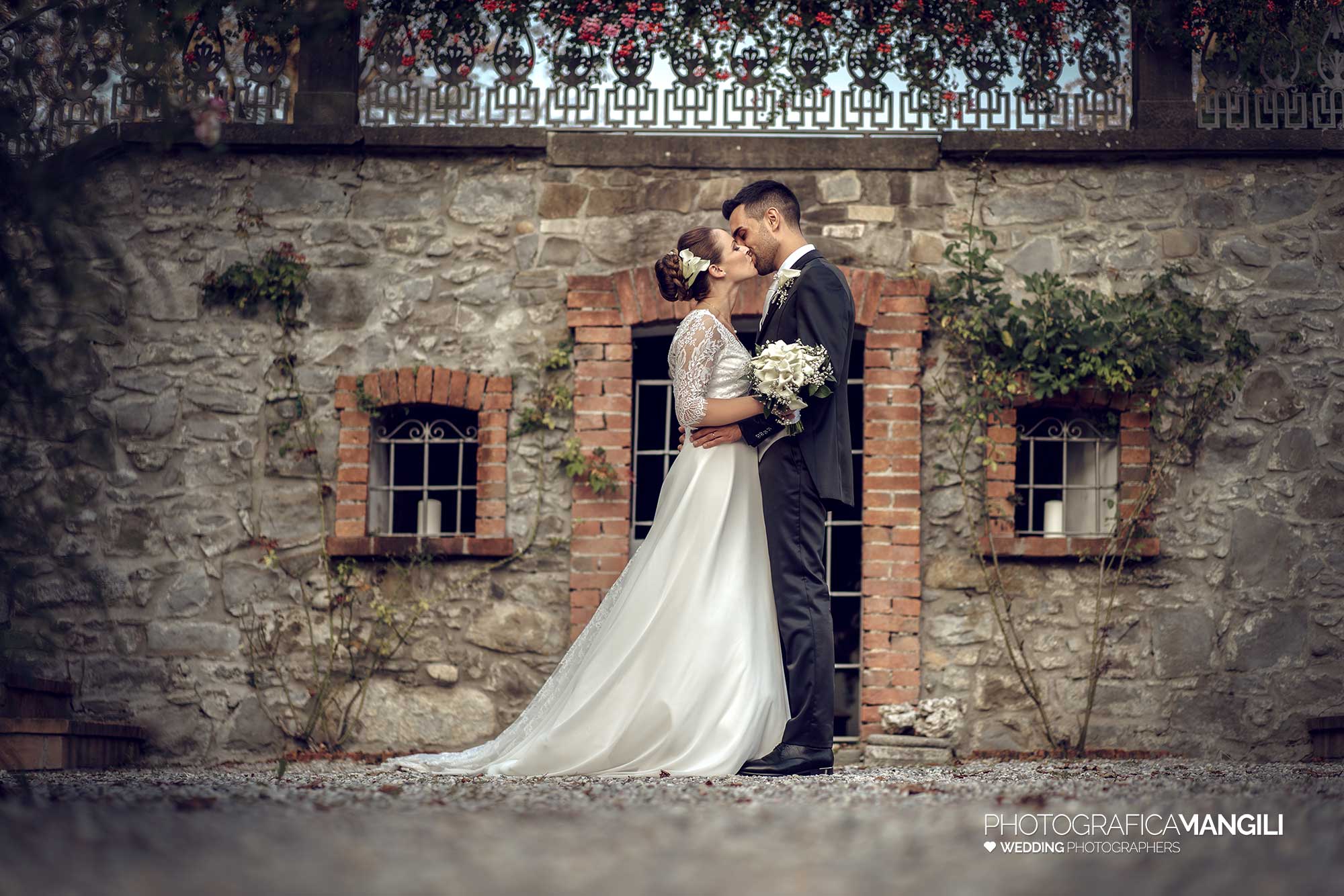 033 fotografo matrimonio wedding ritratto sposi antico borgo della madonnina lecco 033 fotografo matrimonio wedding ritratto sposi antico borgo della madonnina lecco