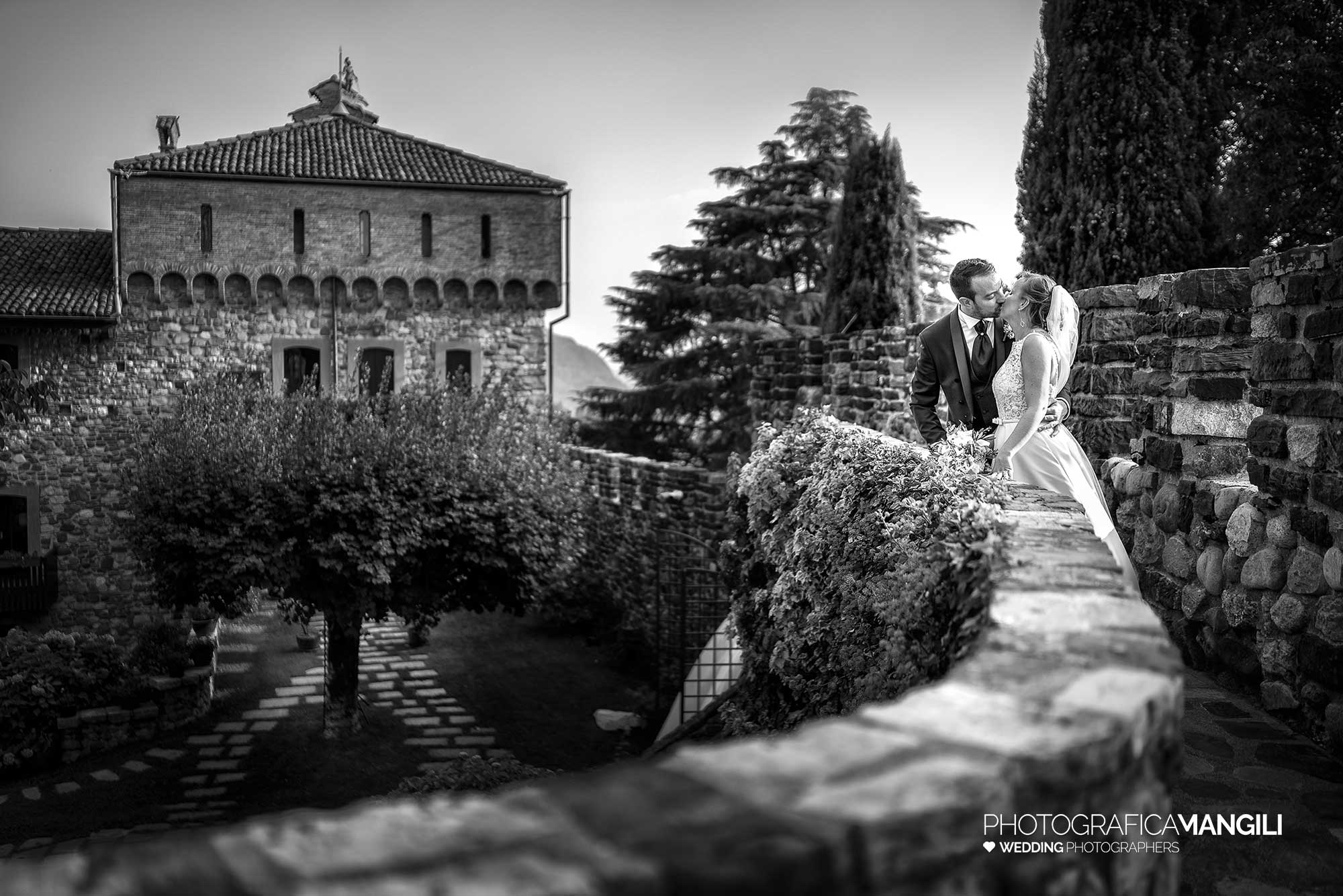 034b foto matrimonio reportage bianco nero lecco castello rossino copia 034b foto matrimonio reportage bianco nero lecco castello rossino copia