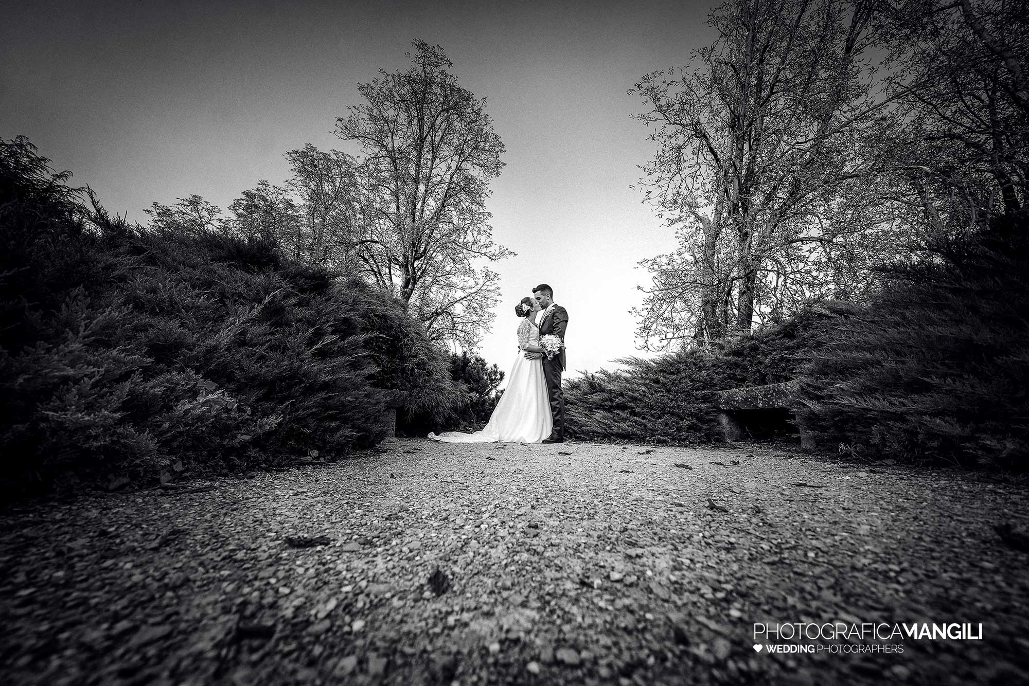 035 fotografo matrimonio wedding ritratto sposi antico borgo della madonnina lecco 035 fotografo matrimonio wedding ritratto sposi antico borgo della madonnina lecco