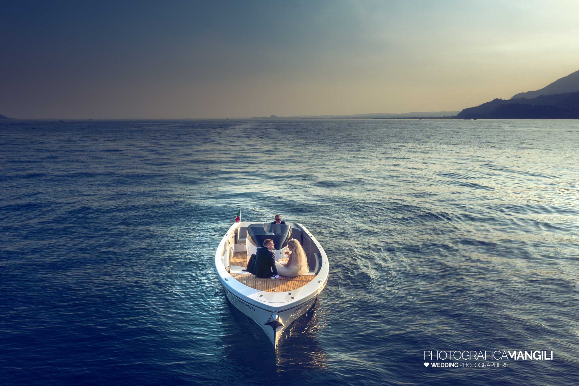 035 fotografo matrimonio wedding sposi motoscafo barca lago di garda 035 fotografo matrimonio wedding sposi motoscafo barca lago di garda