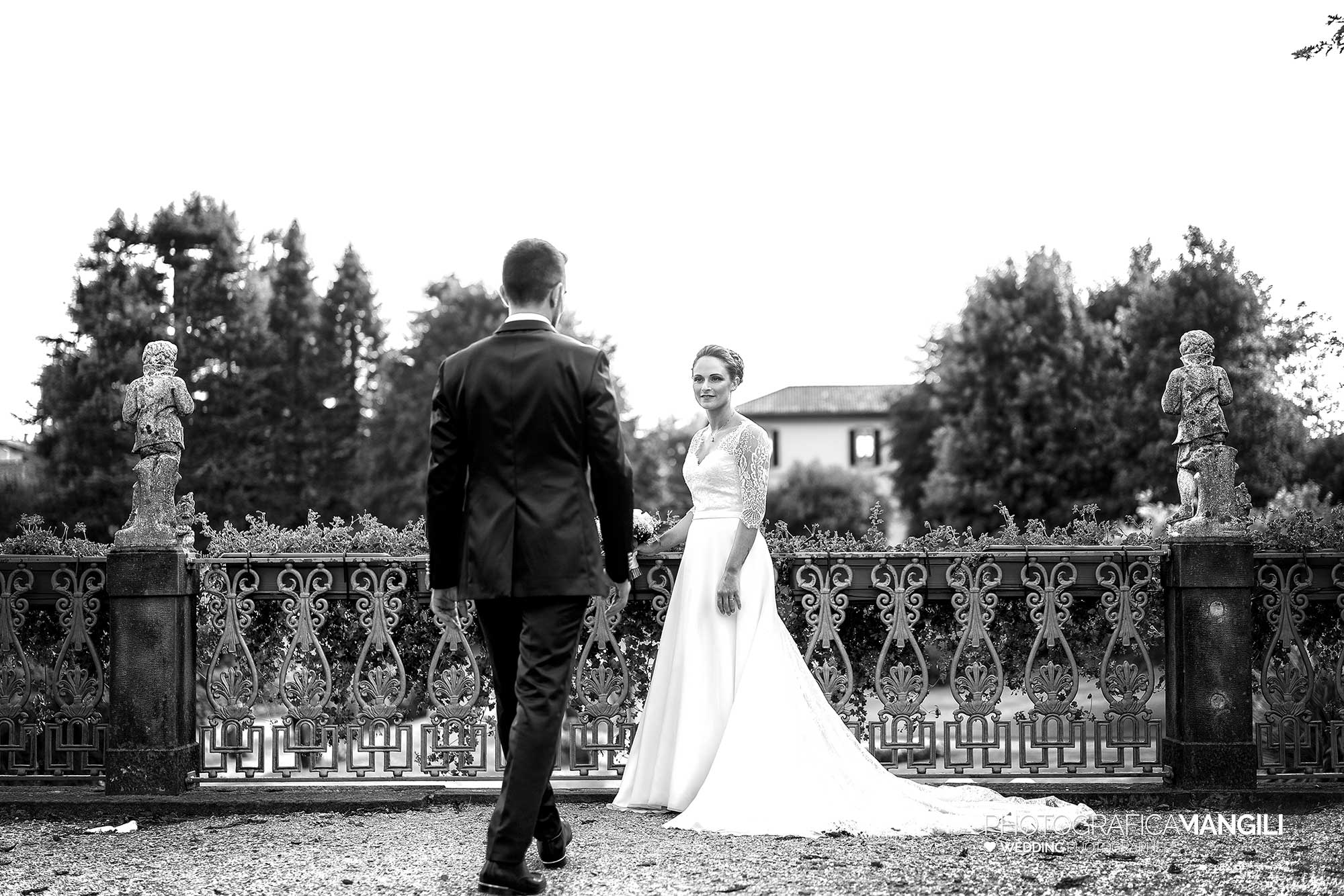 036 fotografo matrimonio wedding ritratto sposi antico borgo della madonnina lecco 036 fotografo matrimonio wedding ritratto sposi antico borgo della madonnina lecco