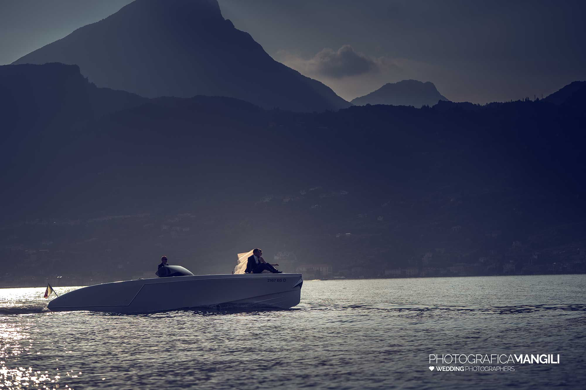 036 fotografo matrimonio wedding sposi motoscafo barca lago di garda 036 fotografo matrimonio wedding sposi motoscafo barca lago di garda
