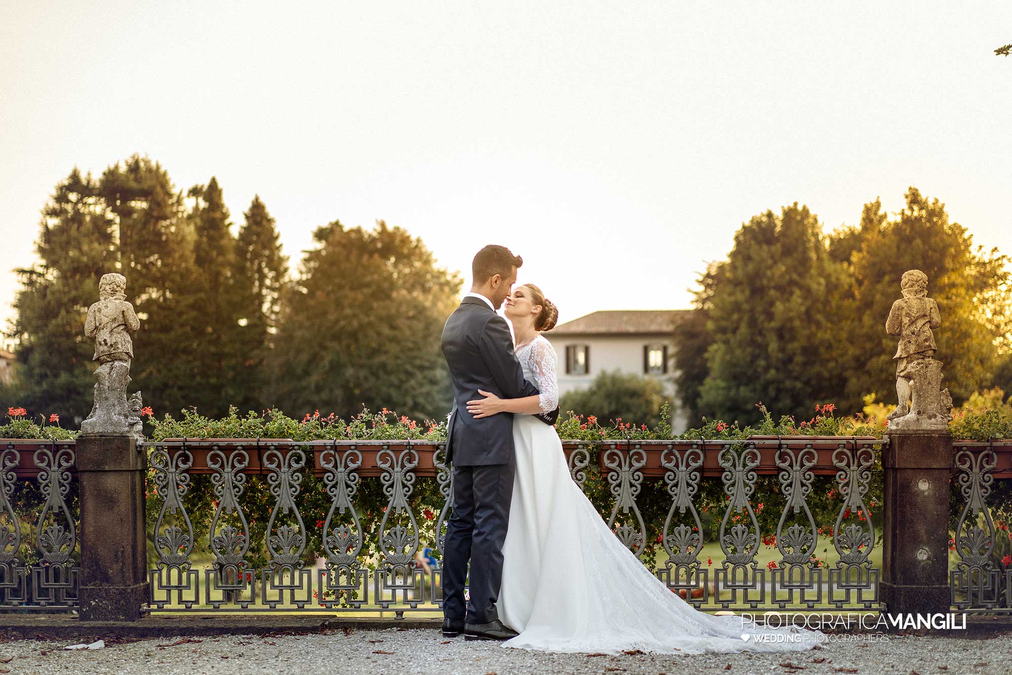 037 fotografo matrimonio wedding ritratto sposi antico borgo della madonnina lecco 037 fotografo matrimonio wedding ritratto sposi antico borgo della madonnina lecco