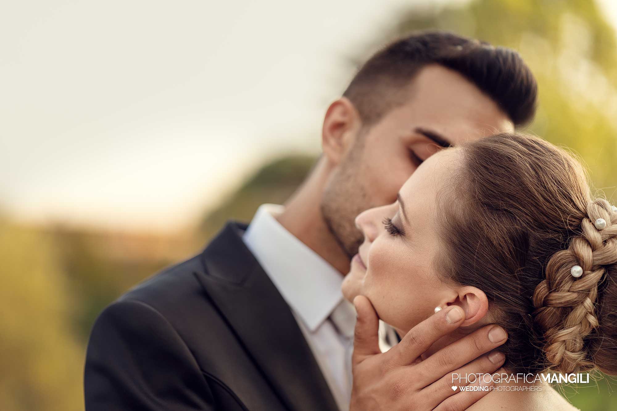 038 fotografo matrimonio wedding ritratto sposi antico borgo della madonnina lecco 038 fotografo matrimonio wedding ritratto sposi antico borgo della madonnina lecco