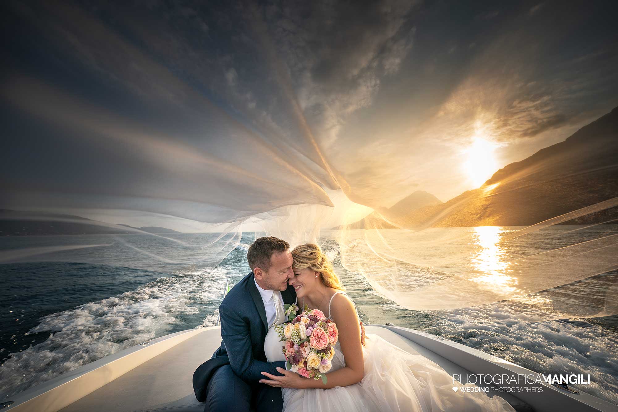 038 fotografo matrimonio wedding sposi motoscafo barca lago di garda 038 fotografo matrimonio wedding sposi motoscafo barca lago di garda