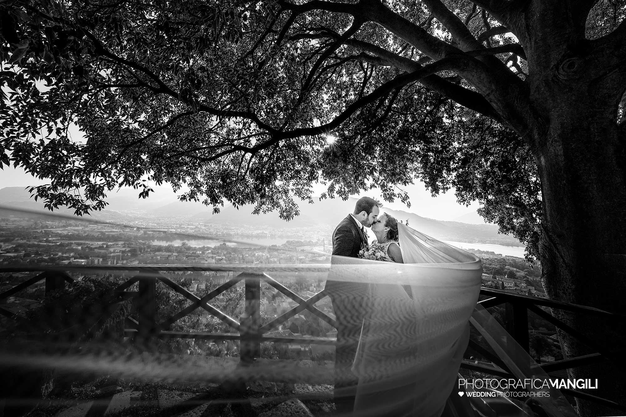 040 foto matrimonio reportage bianco nero ritratto sposi lecco castello rossino 040 foto matrimonio reportage bianco nero ritratto sposi lecco castello rossino