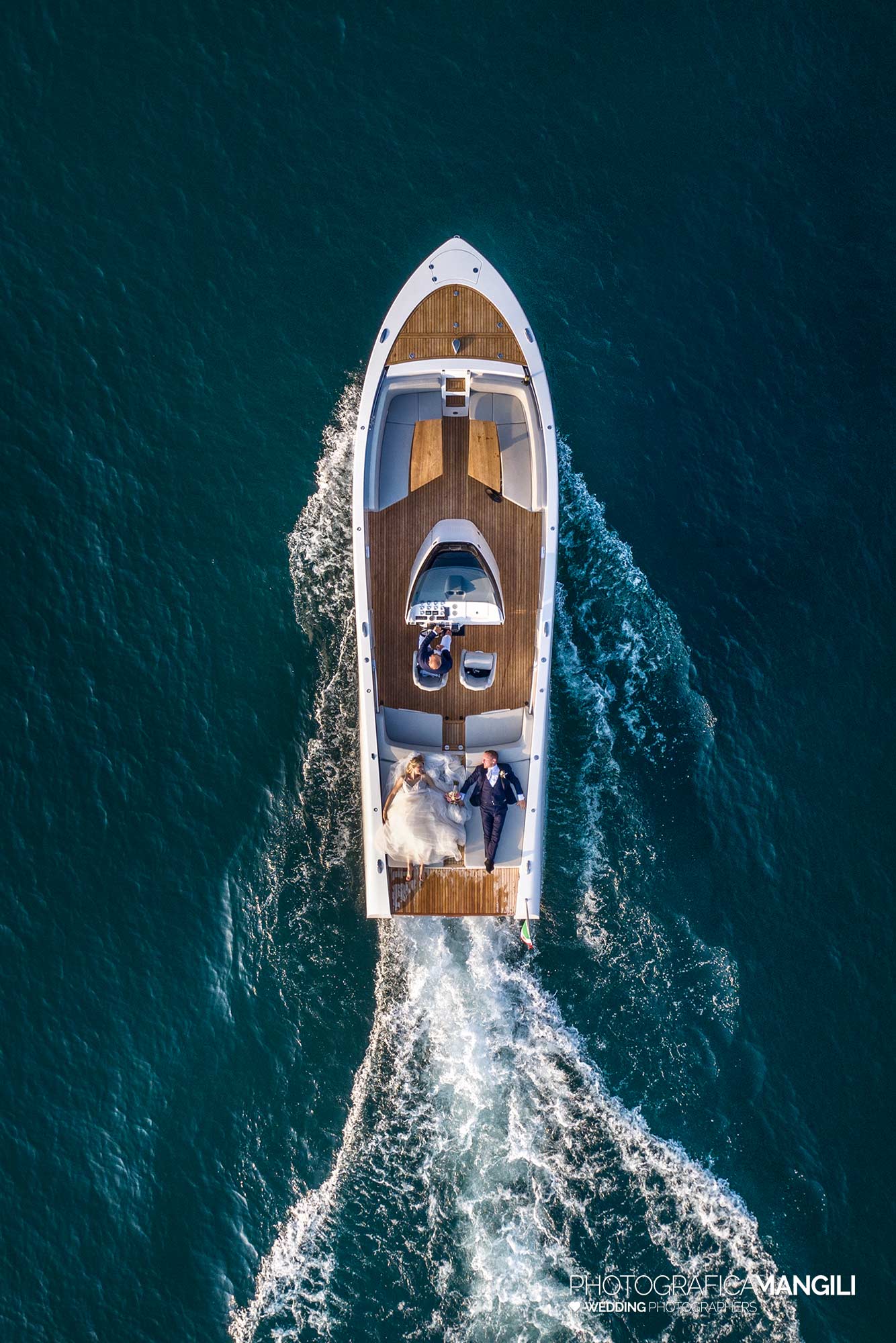 041 fotografo matrimonio wedding sposi motoscafo barca lago di garda 041 fotografo matrimonio wedding sposi motoscafo barca lago di garda