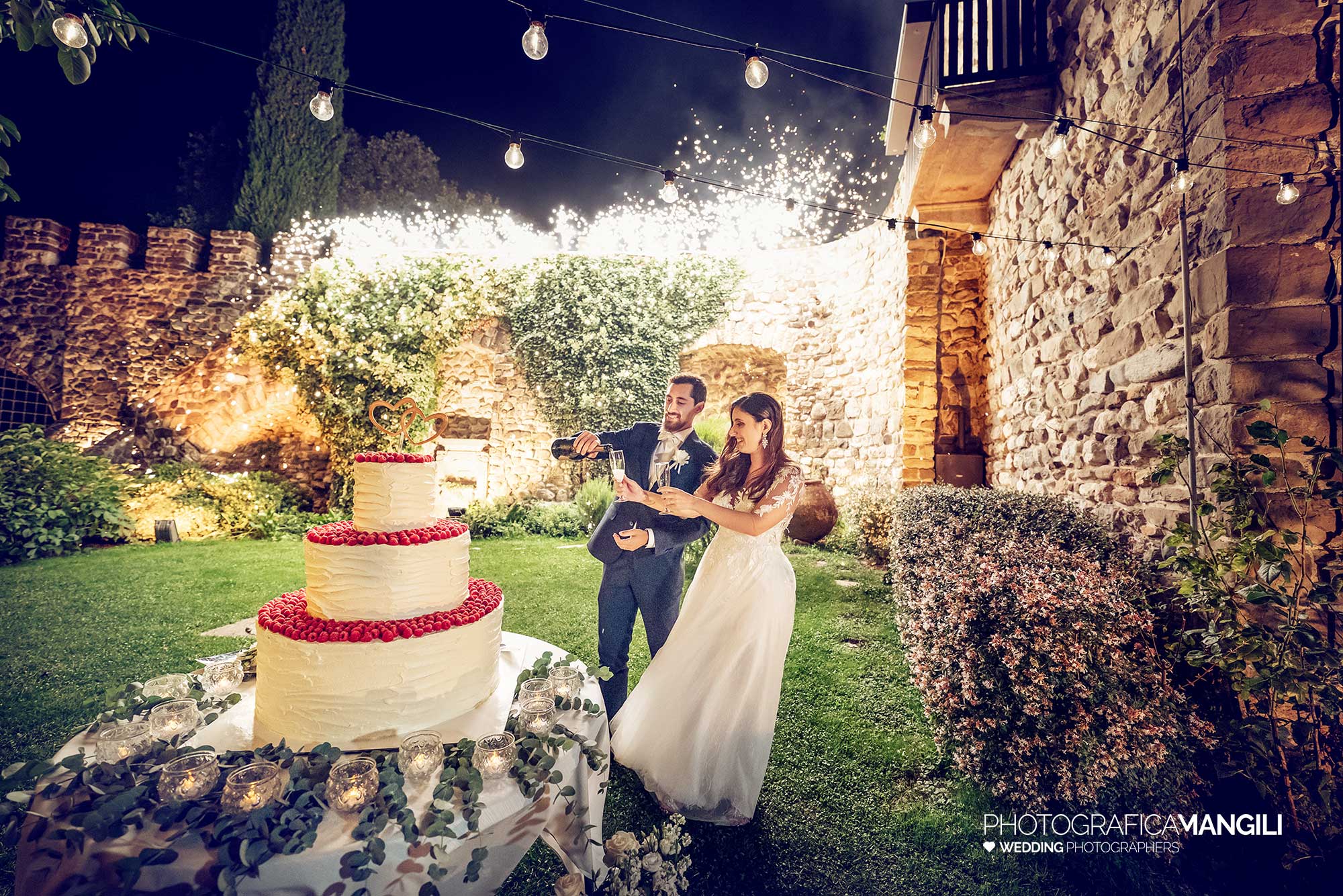 043 foto matrimonio reportage taglio torta wedding lecco castello rossino 043 foto matrimonio reportage taglio torta wedding lecco castello rossino