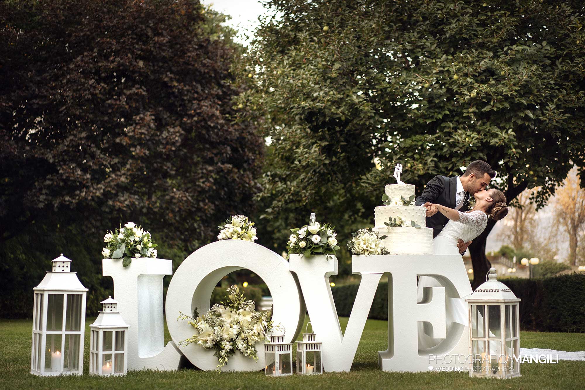 043 fotografo matrimonio wedding taglio torta antico borgo della madonnina lecco 043 fotografo matrimonio wedding taglio torta antico borgo della madonnina lecco