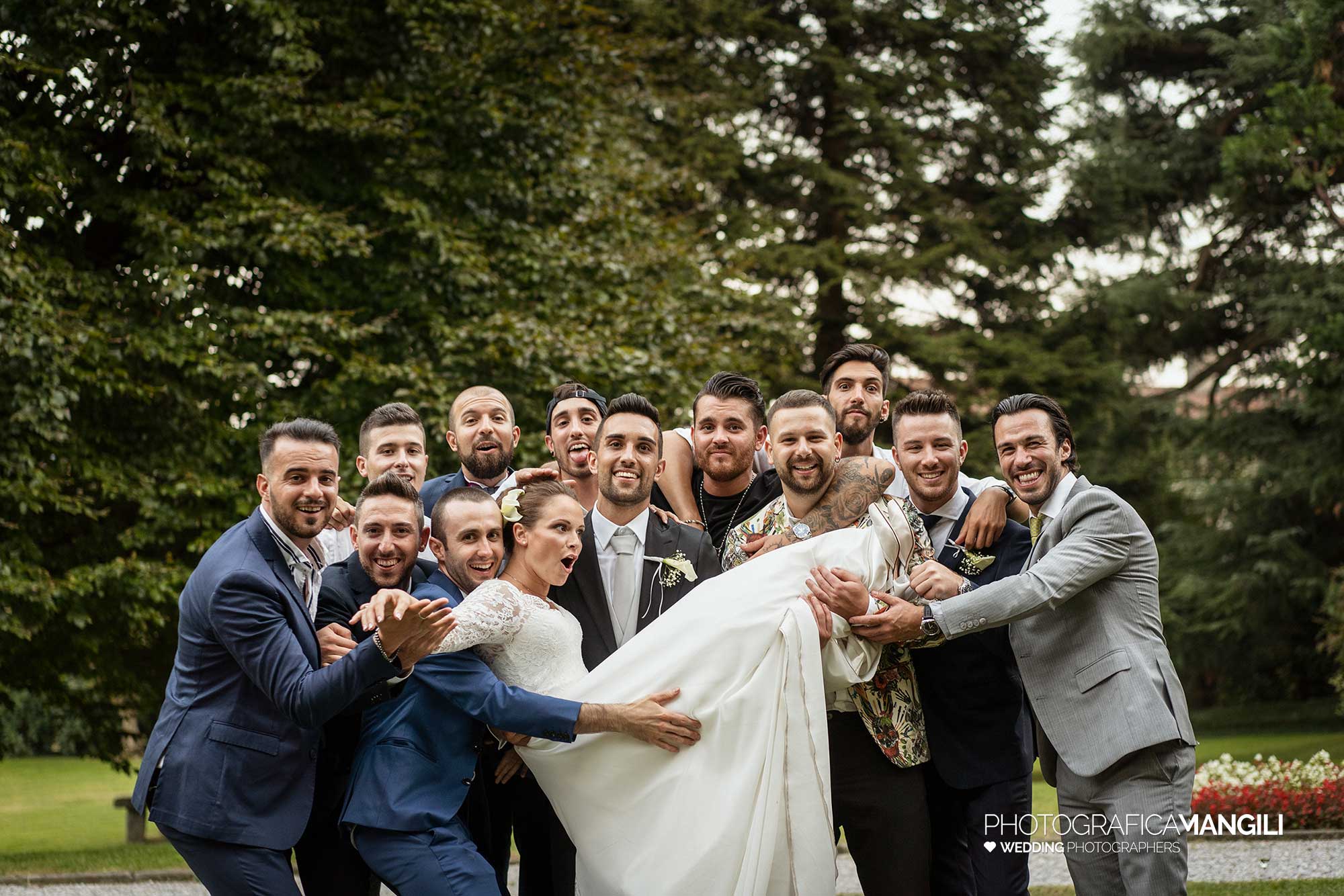 051 fotografo matrimonio wedding amici sposi antico borgo della madonnina lecco 051 fotografo matrimonio wedding amici sposi antico borgo della madonnina lecco