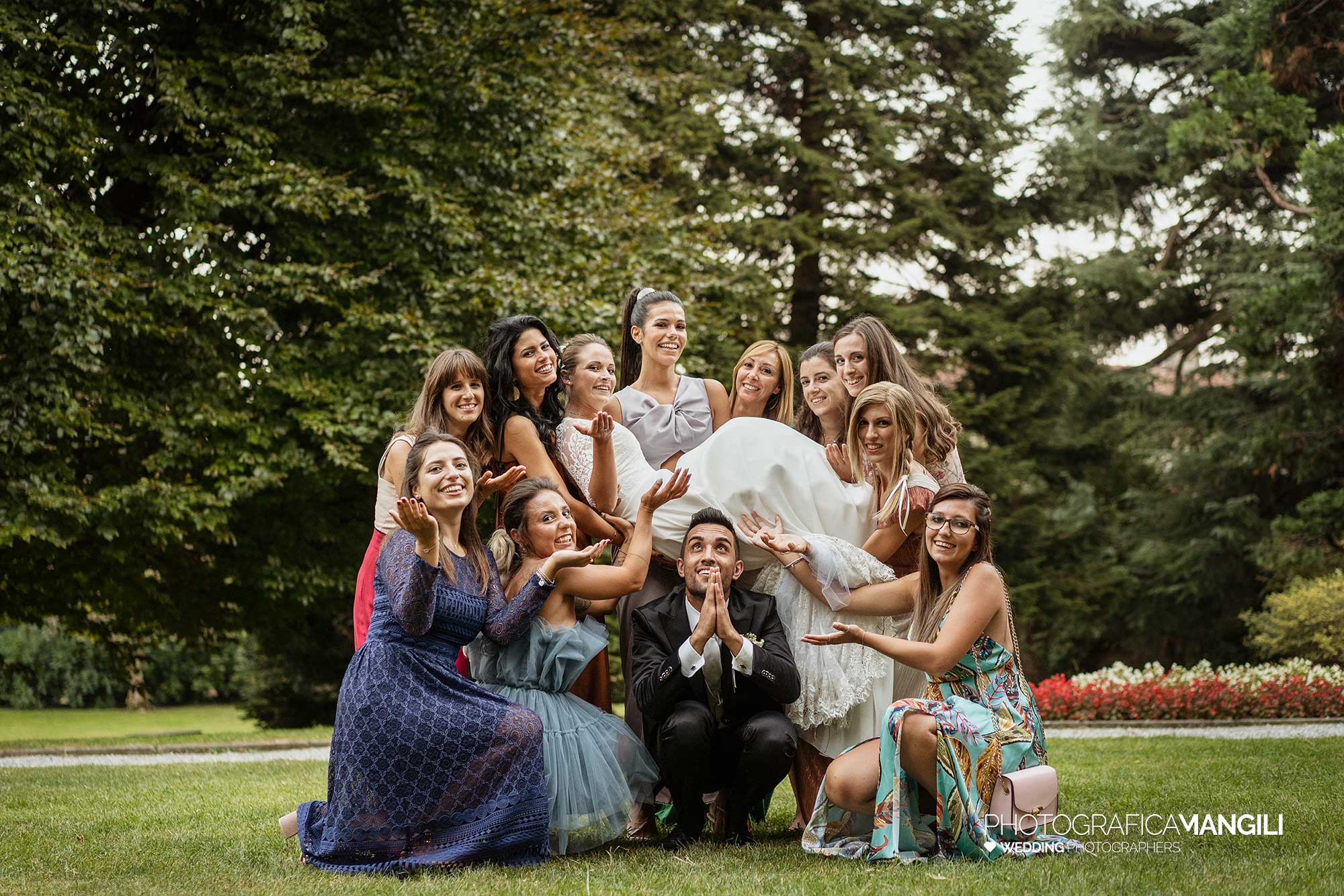 053 fotografo matrimonio wedding amici sposi antico borgo della madonnina lecco 053 fotografo matrimonio wedding amici sposi antico borgo della madonnina lecco