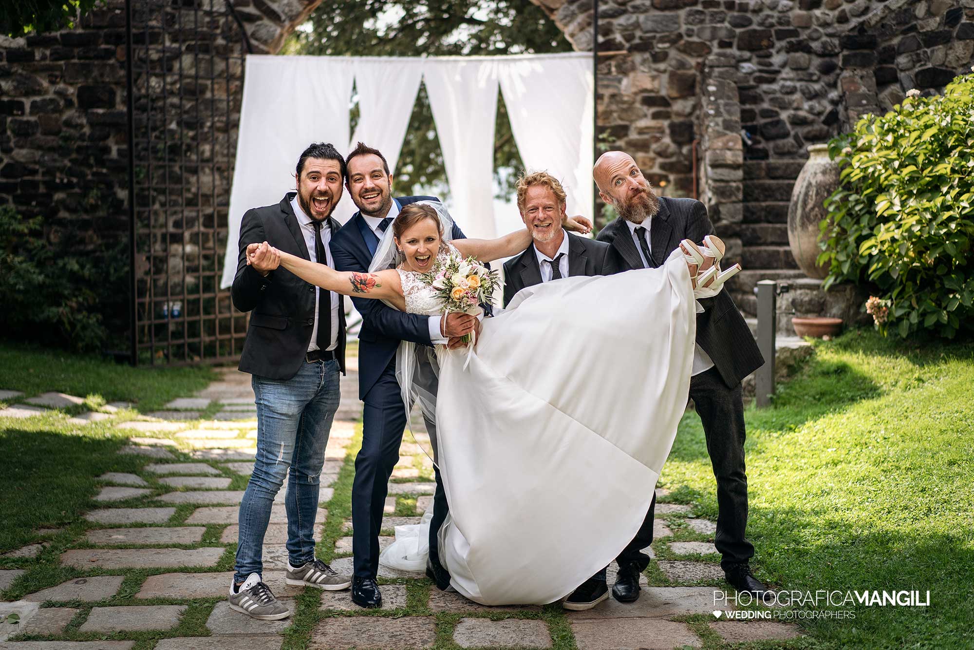 054 foto matrimonio reportage wedding lamici sposa lecco castello rossino 054 foto matrimonio reportage wedding lamici sposa lecco castello rossino