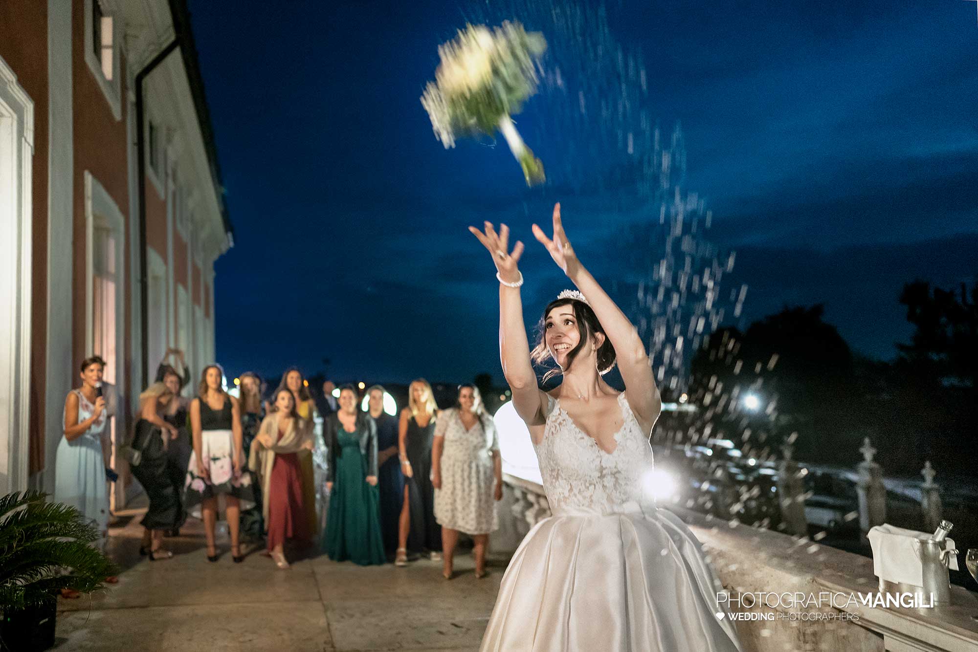 057 foto matrimonio reportage wedding lancio bouquet brescia villa fenaroli 057 foto matrimonio reportage wedding lancio bouquet brescia villa fenaroli