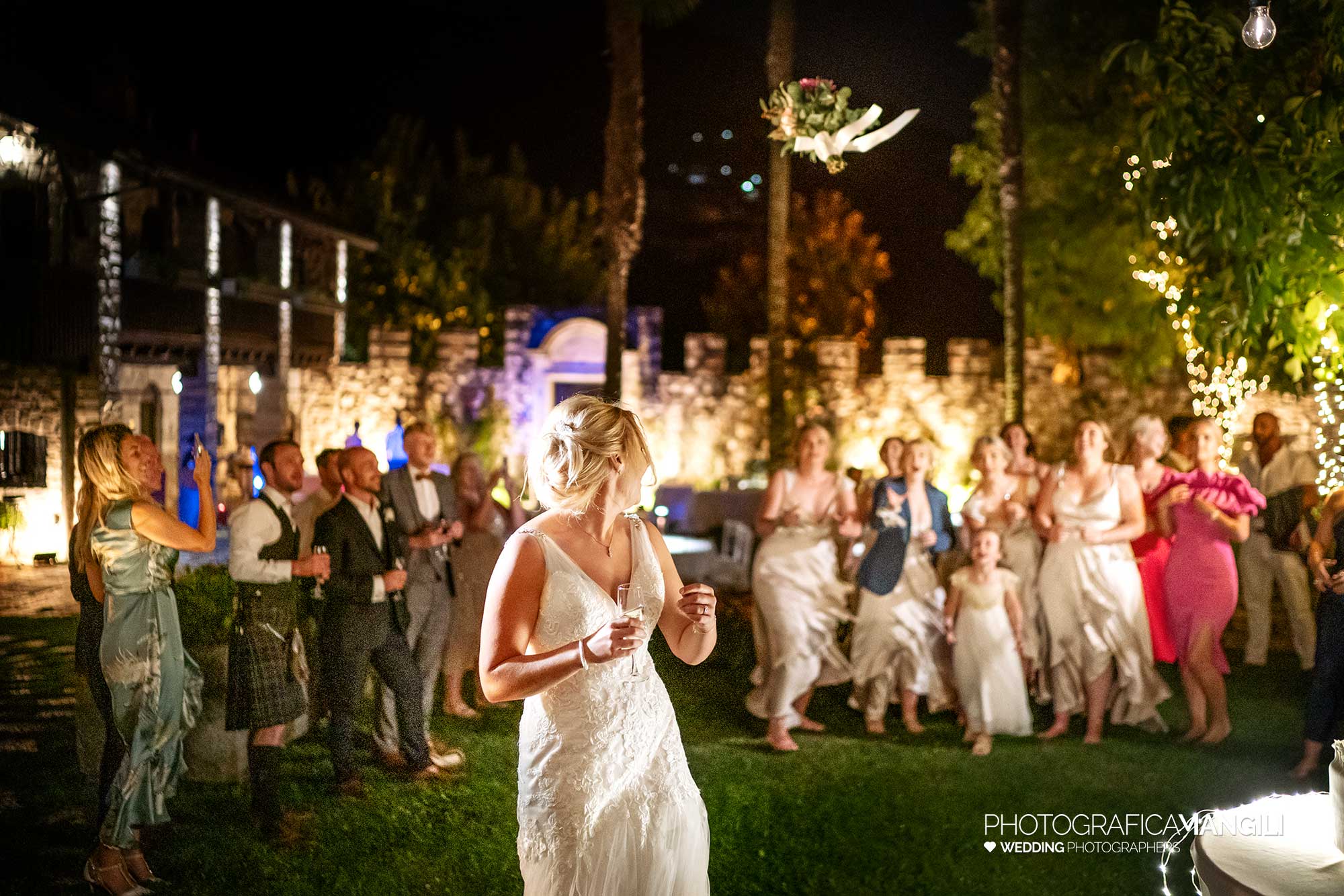 058 foto matrimonio reportage wedding lancio bouquet lecco castello rossino 058 foto matrimonio reportage wedding lancio bouquet lecco castello rossino