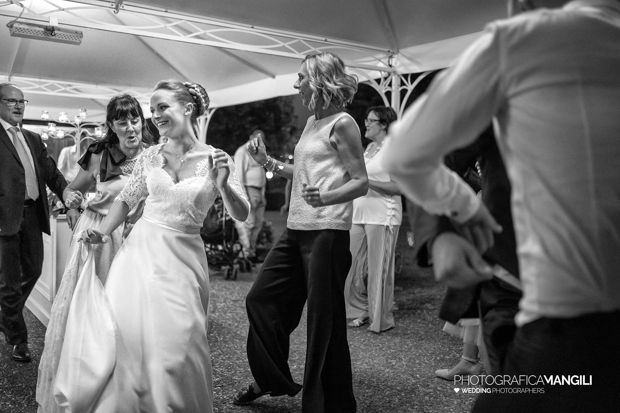 058 fotografo matrimonio wedding balli sposi festa antico borgo della madonnina lecco 058 fotografo matrimonio wedding balli sposi festa antico borgo della madonnina lecco