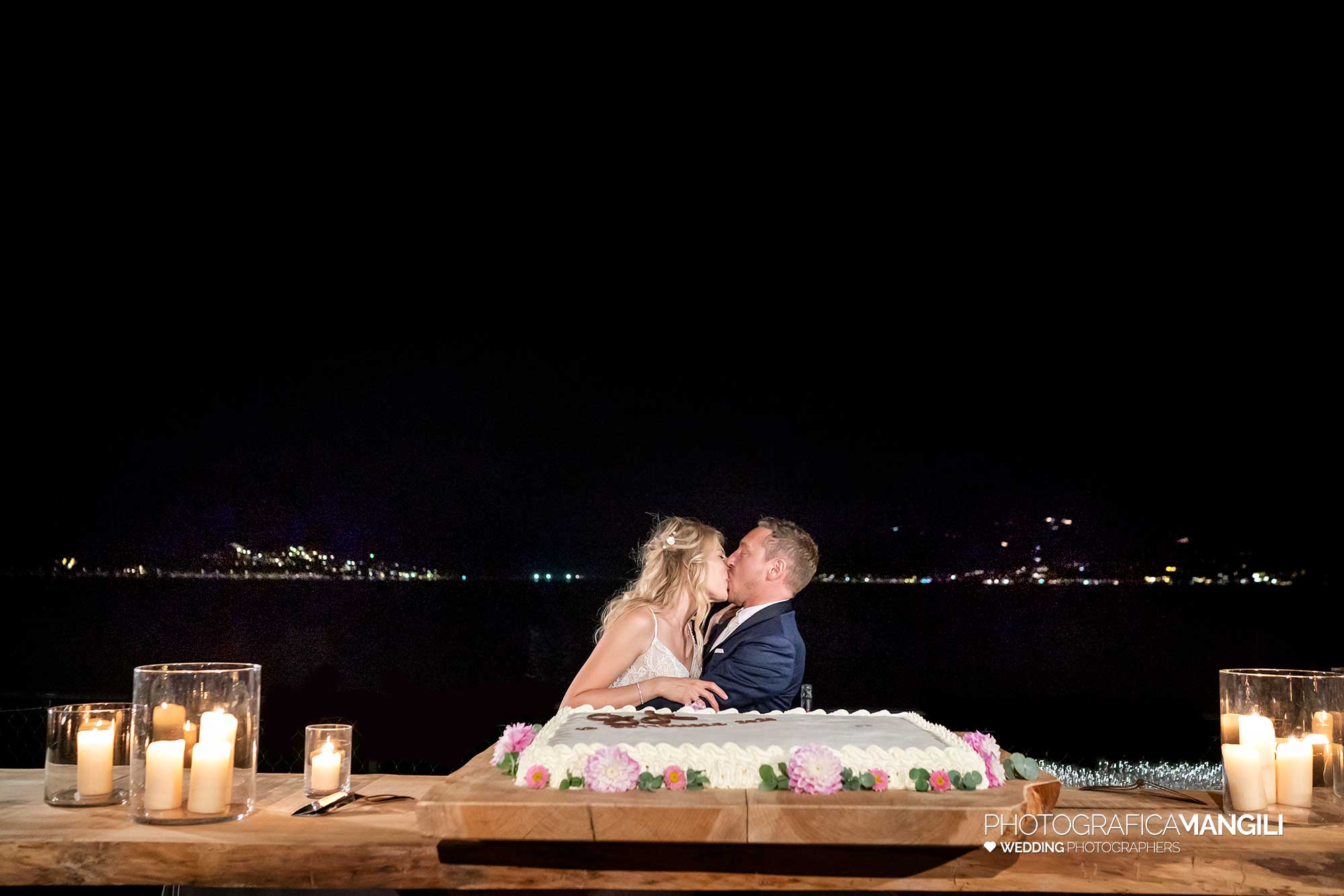 064 fotografo matrimonio wedding sposi taglio torta hotel eala limone del garda lago di garda 064 fotografo matrimonio wedding sposi taglio torta hotel eala limone del garda lago di garda