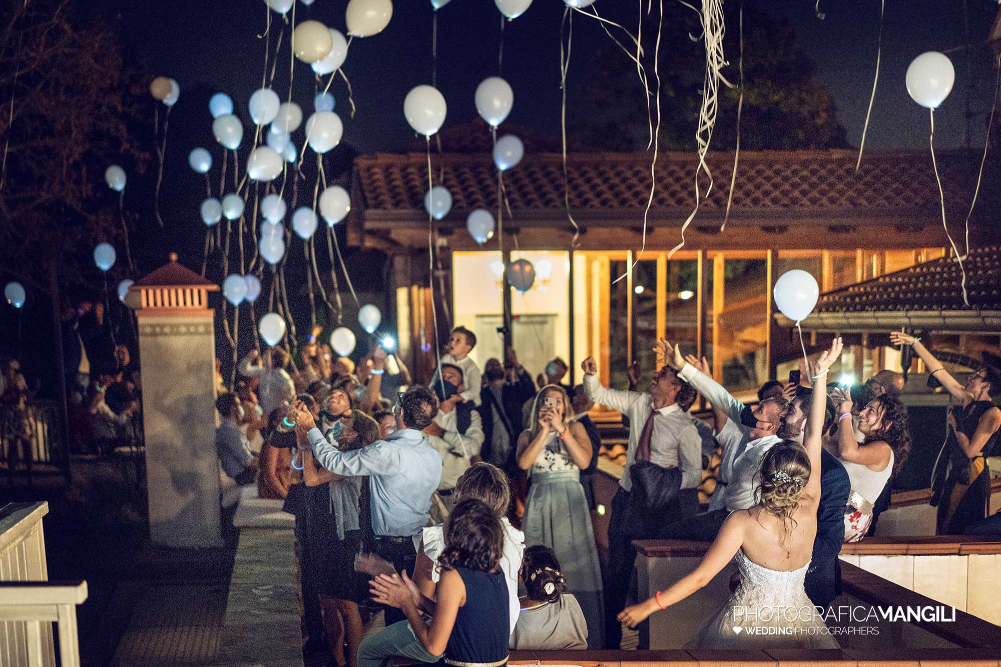 065 foto matrimonio reportage wedding lancio palloncini gandosso bergamo il fontanile 065 foto matrimonio reportage wedding lancio palloncini gandosso bergamo il fontanile