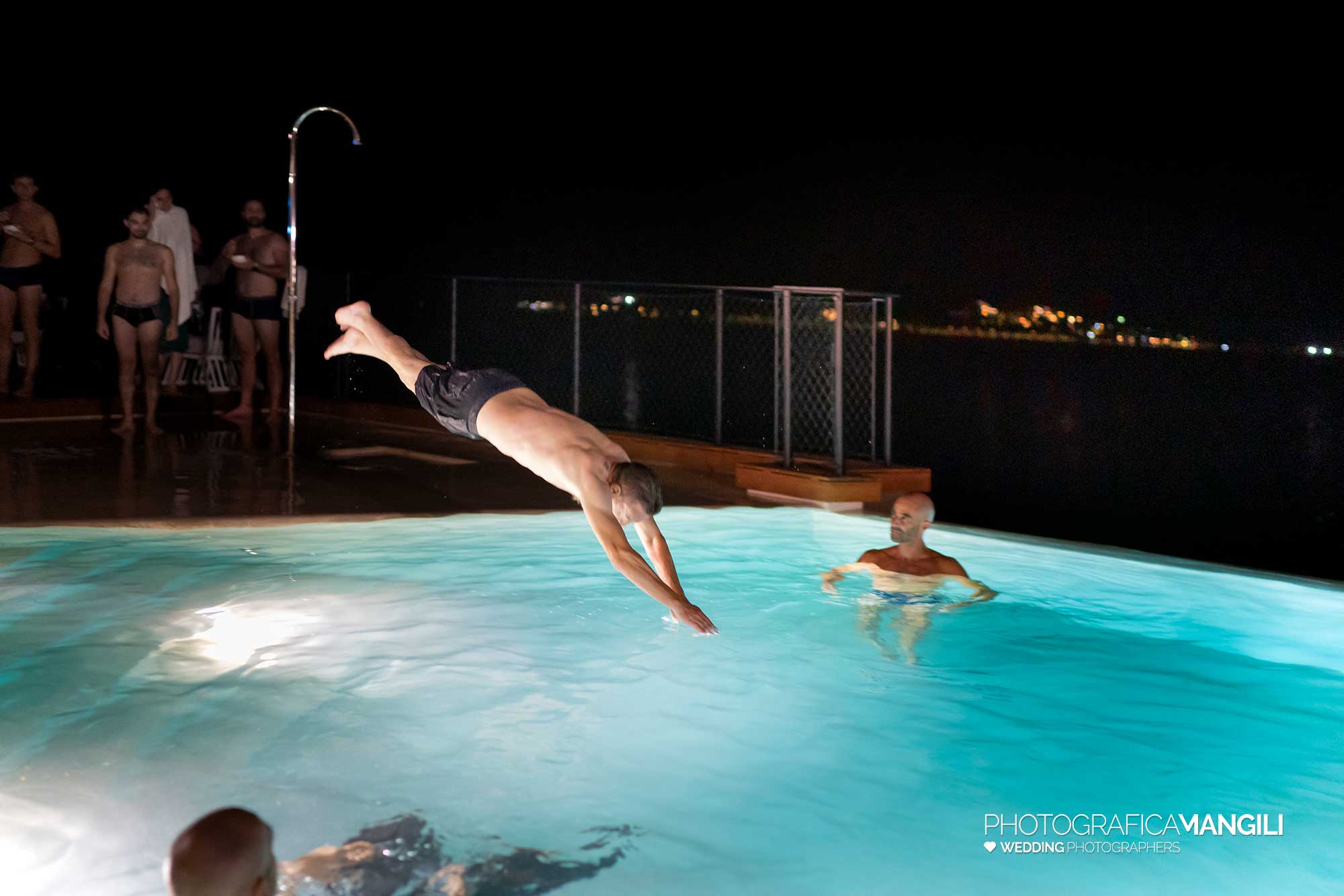 066 fotografo matrimonio wedding sposo tuffo piscina hotel eala limone del garda lago di garda 066 fotografo matrimonio wedding sposo tuffo piscina hotel eala limone del garda lago di garda