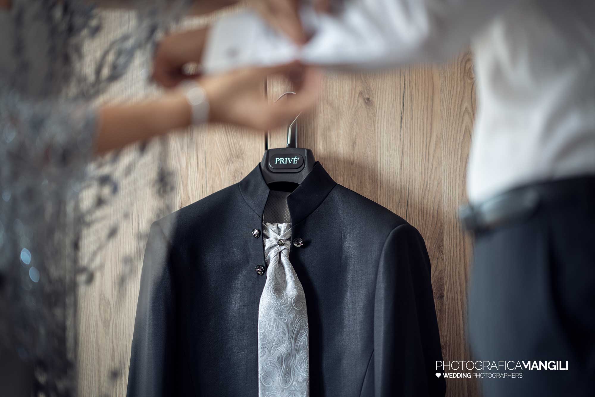 004 reportage foto matrimonio preparativi sposo wedding villa mattioli monza brianza 004 reportage foto matrimonio preparativi sposo wedding villa mattioli monza brianza