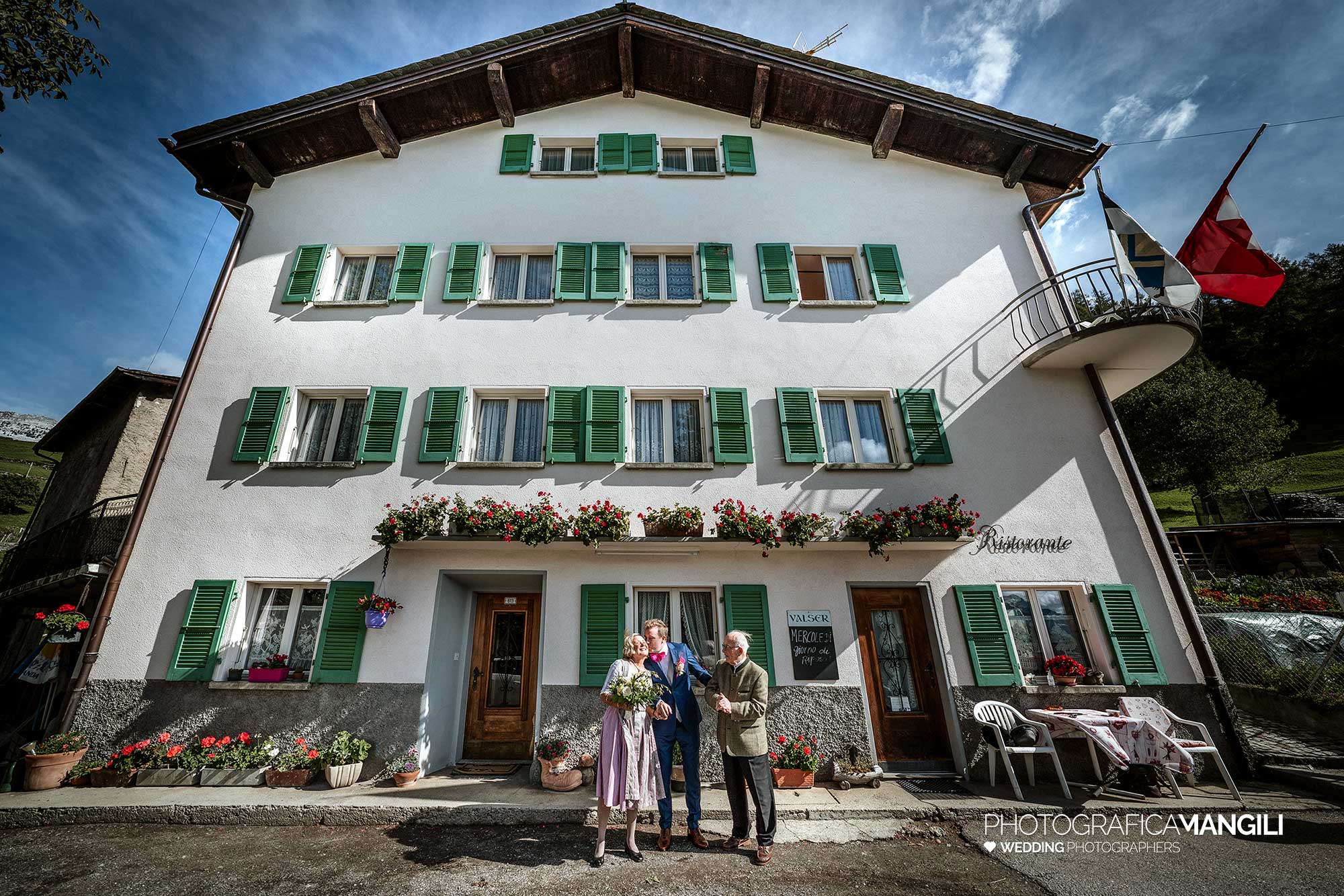 011 foto matrimonio reportage wedding preparativi sposo poschiavo svizzera 011 foto matrimonio reportage wedding preparativi sposo poschiavo svizzera