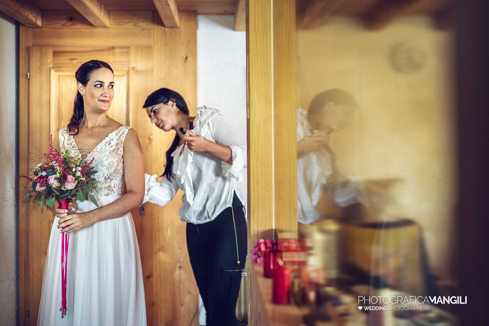 013 foto matrimonio reportage wedding preparativi sposa poschiavo svizzera 013 foto matrimonio reportage wedding preparativi sposa poschiavo svizzera