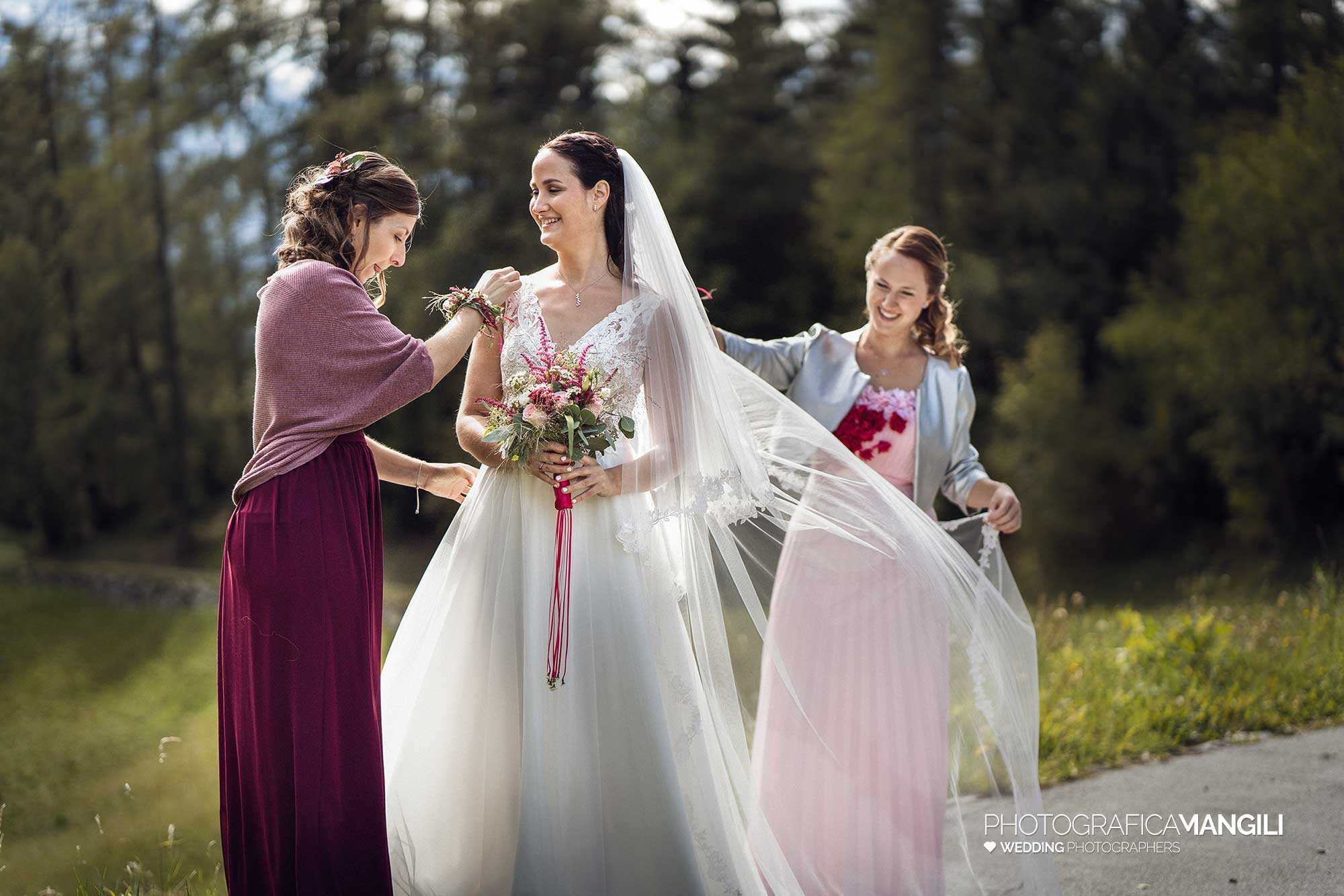 020 foto matrimonio reportage wedding preparativi sposa poschiavo svizzera 020 foto matrimonio reportage wedding preparativi sposa poschiavo svizzera