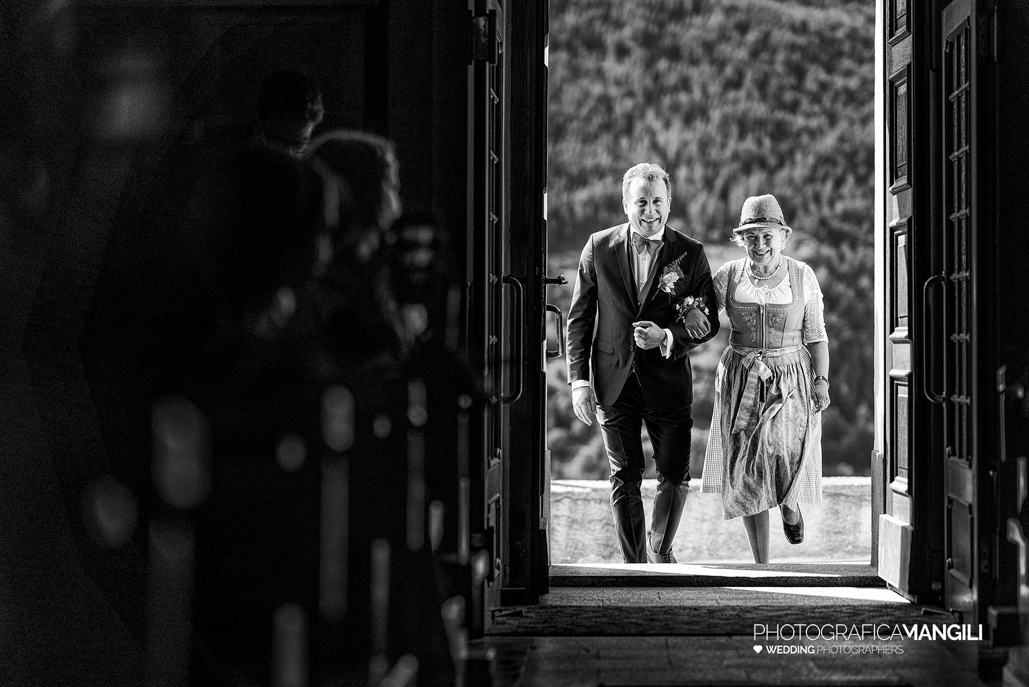 026 foto matrimonio reportage wedding ingresso sposo poschiavo svizzera 026 foto matrimonio reportage wedding ingresso sposo poschiavo svizzera