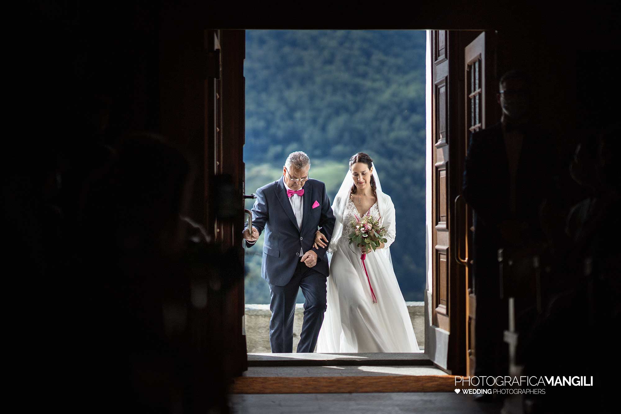 030 foto matrimonio reportage wedding ingresso sposa poschiavo svizzer 030 foto matrimonio reportage wedding ingresso sposa poschiavo svizzer