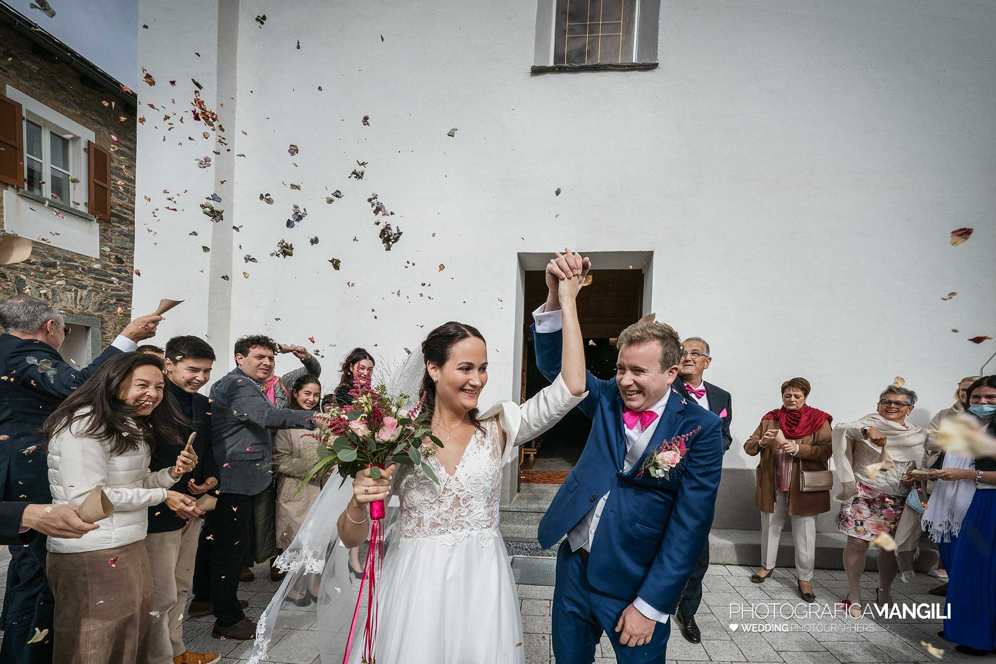 038 foto matrimonio reportage wedding uscita chiesa poschiavo svizzera 038 foto matrimonio reportage wedding uscita chiesa poschiavo svizzera