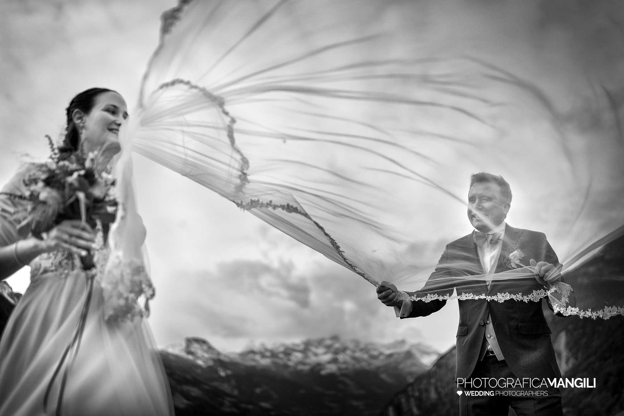 047 foto matrimonio reportage wedding ritratto sposi velo montagne poschiavo svizzera 047 foto matrimonio reportage wedding ritratto sposi velo montagne poschiavo svizzera