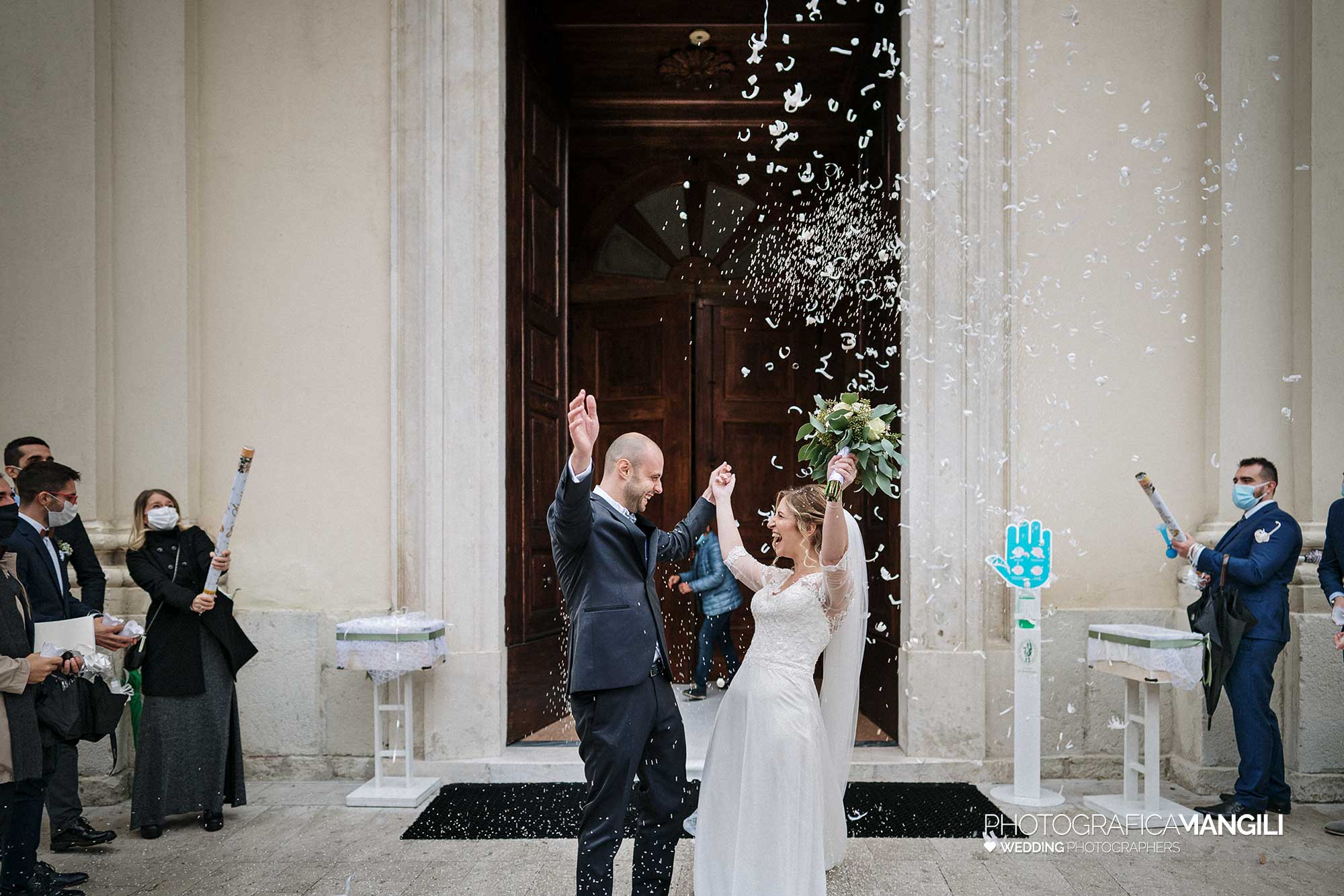 021 reportage sposi uscita chiesa foto matrimonio wedding bergamo 021 reportage sposi uscita chiesa foto matrimonio wedding bergamo