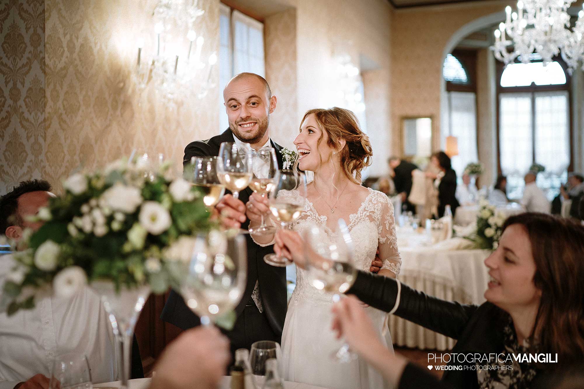 031 reportage brindisi sposi foto matrimonio wedding villa martinelli bergamo 031 reportage brindisi sposi foto matrimonio wedding villa martinelli bergamo