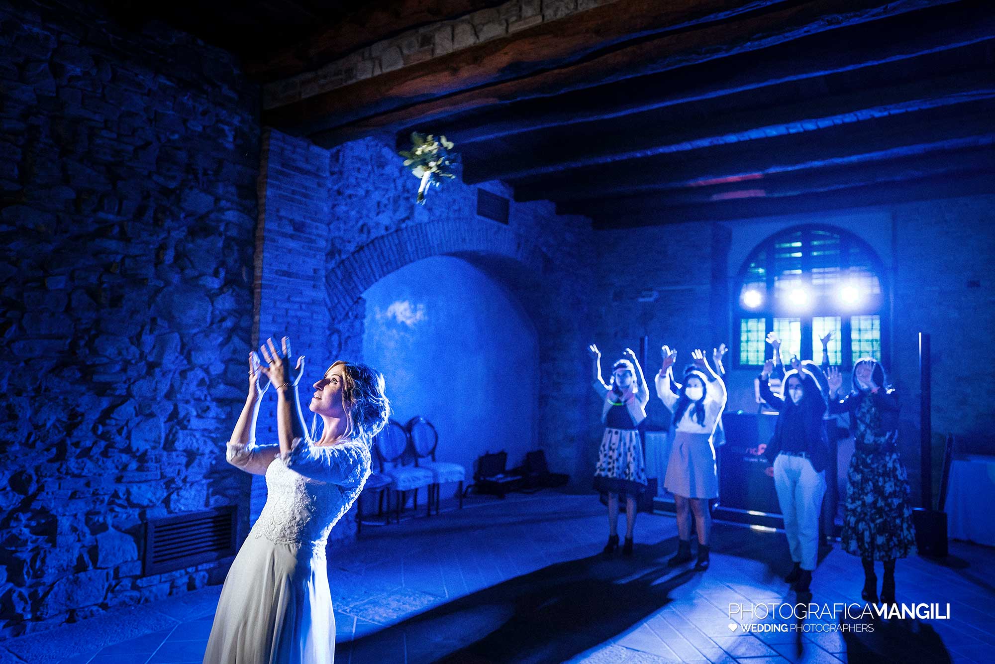 055 reportage lancio bouquet foto matrimonio wedding villa martinelli bergamo 055 reportage lancio bouquet foto matrimonio wedding villa martinelli bergamo