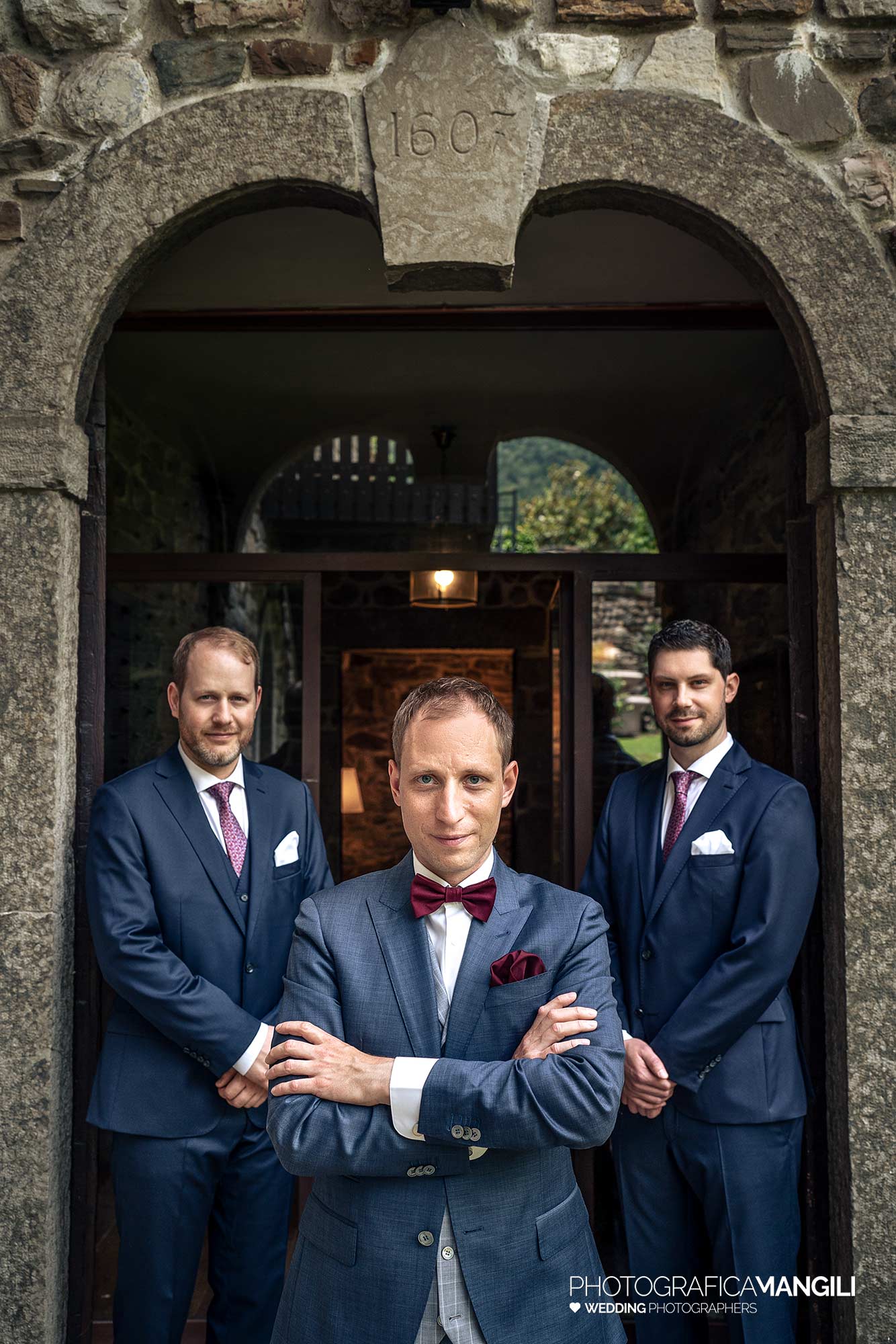 006 fotografo matrimonio reportage wedding ritratto sposo con amici castello di rossino lecco como lake 006 fotografo matrimonio reportage wedding ritratto sposo con amici castello di rossino lecco como lake