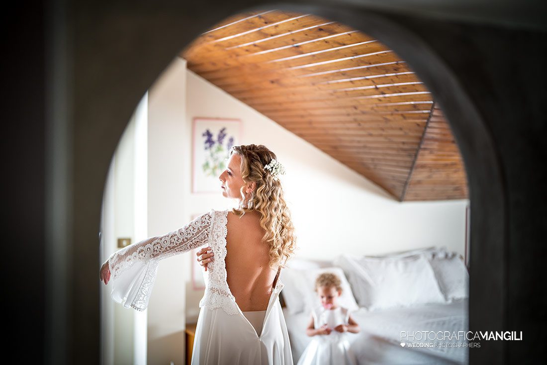 006 fotografo matrimonio reportage wedding preparazione abito sposa cisano bergamasco bergamo 006 fotografo matrimonio reportage wedding preparazione abito sposa cisano bergamasco bergamo