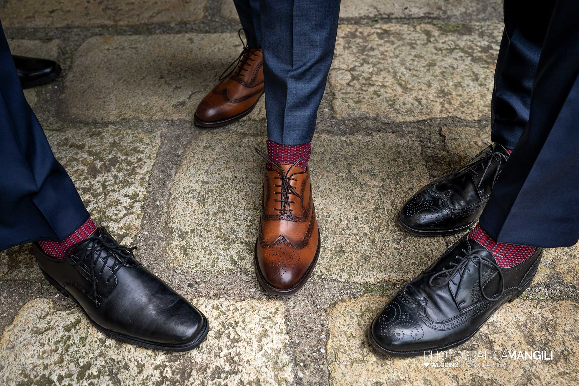 007 fotografo matrimonio reportage wedding amici sposo scarpe shoes castello di rossino lecco como lake 007 fotografo matrimonio reportage wedding amici sposo scarpe shoes castello di rossino lecco como lake