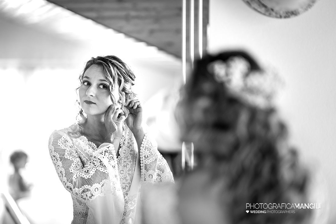 007 fotografo matrimonio reportage wedding preparazione abito sposa orecchini cisano bergamasco bergamo 007 fotografo matrimonio reportage wedding preparazione abito sposa orecchini cisano bergamasco bergamo