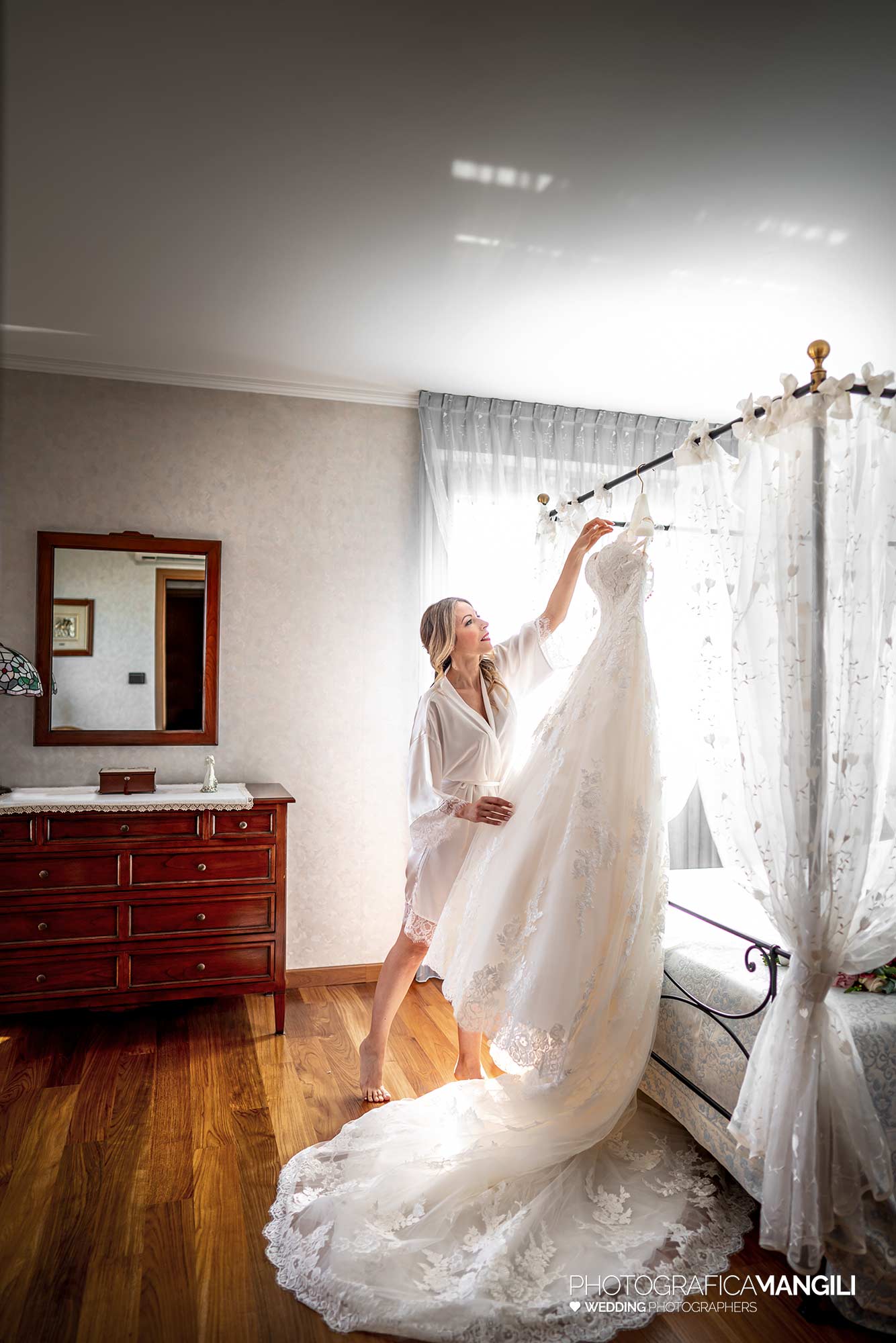 007 fotografo matrimonio reportage wedding preparazione abito vestizione sposa milano 007 fotografo matrimonio reportage wedding preparazione abito vestizione sposa milano