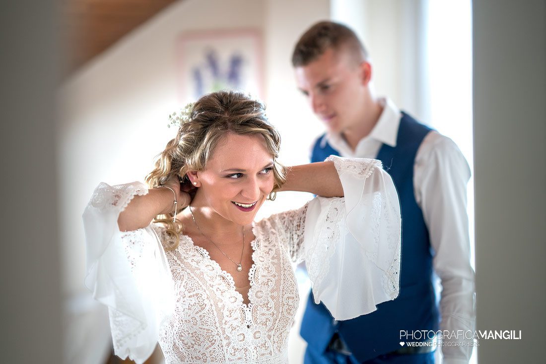 008 fotografo matrimonio reportage wedding preparazione abito sposa collana cisano bergamasco bergamo 008 fotografo matrimonio reportage wedding preparazione abito sposa collana cisano bergamasco bergamo