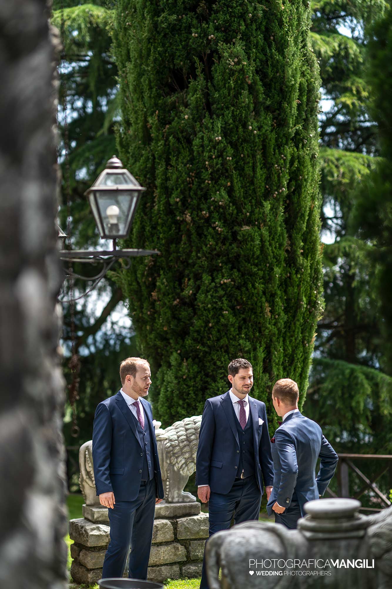 009 fotografo matrimonio reportage wedding sposo con testimoni castello di rossino lecco como lake 009 fotografo matrimonio reportage wedding sposo con testimoni castello di rossino lecco como lake