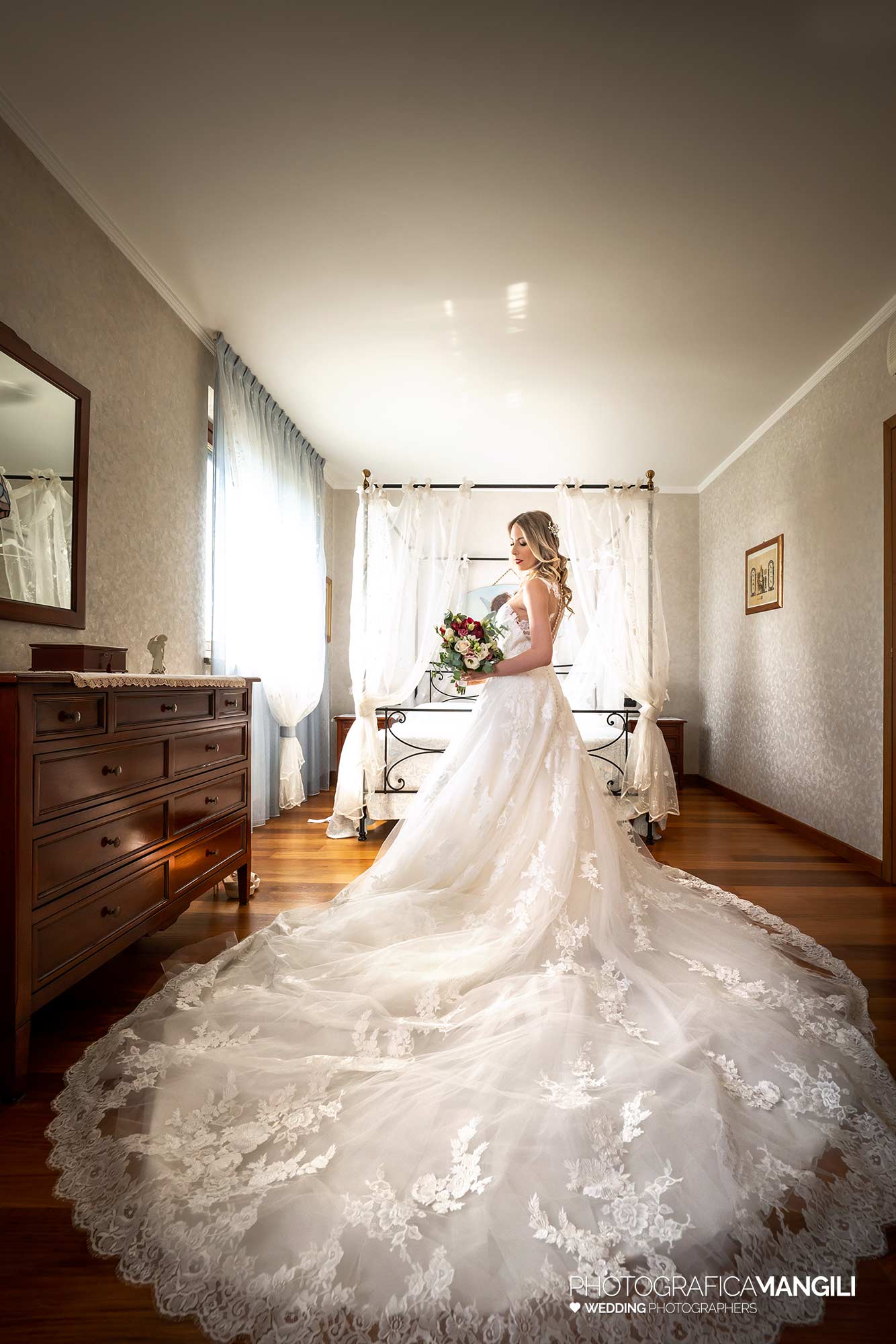 009 fotografo matrimonio reportage wedding preparazione abito vestizione sposa milano 009 fotografo matrimonio reportage wedding preparazione abito vestizione sposa milano